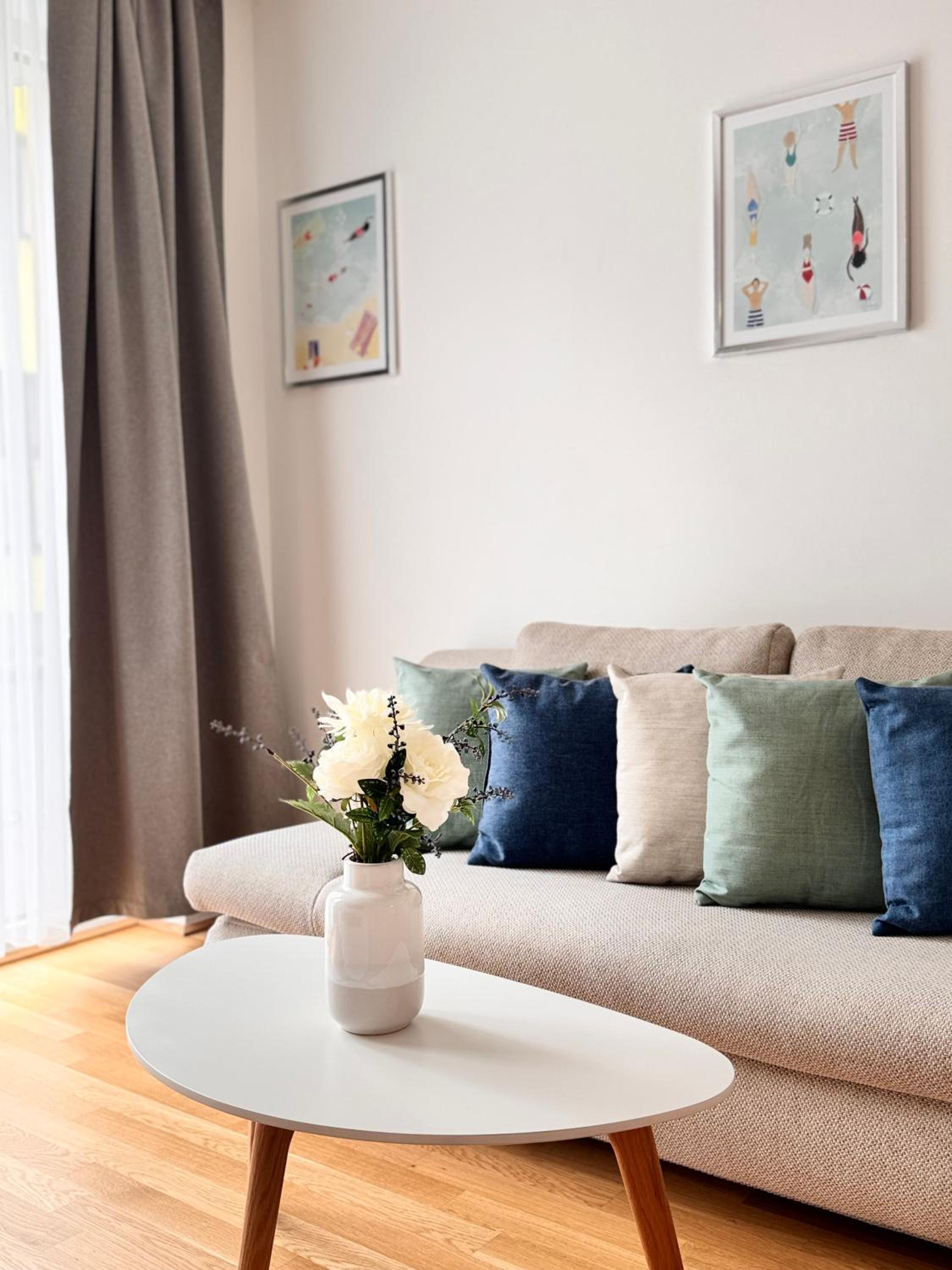 Deluxe One-Bedroom Apartment