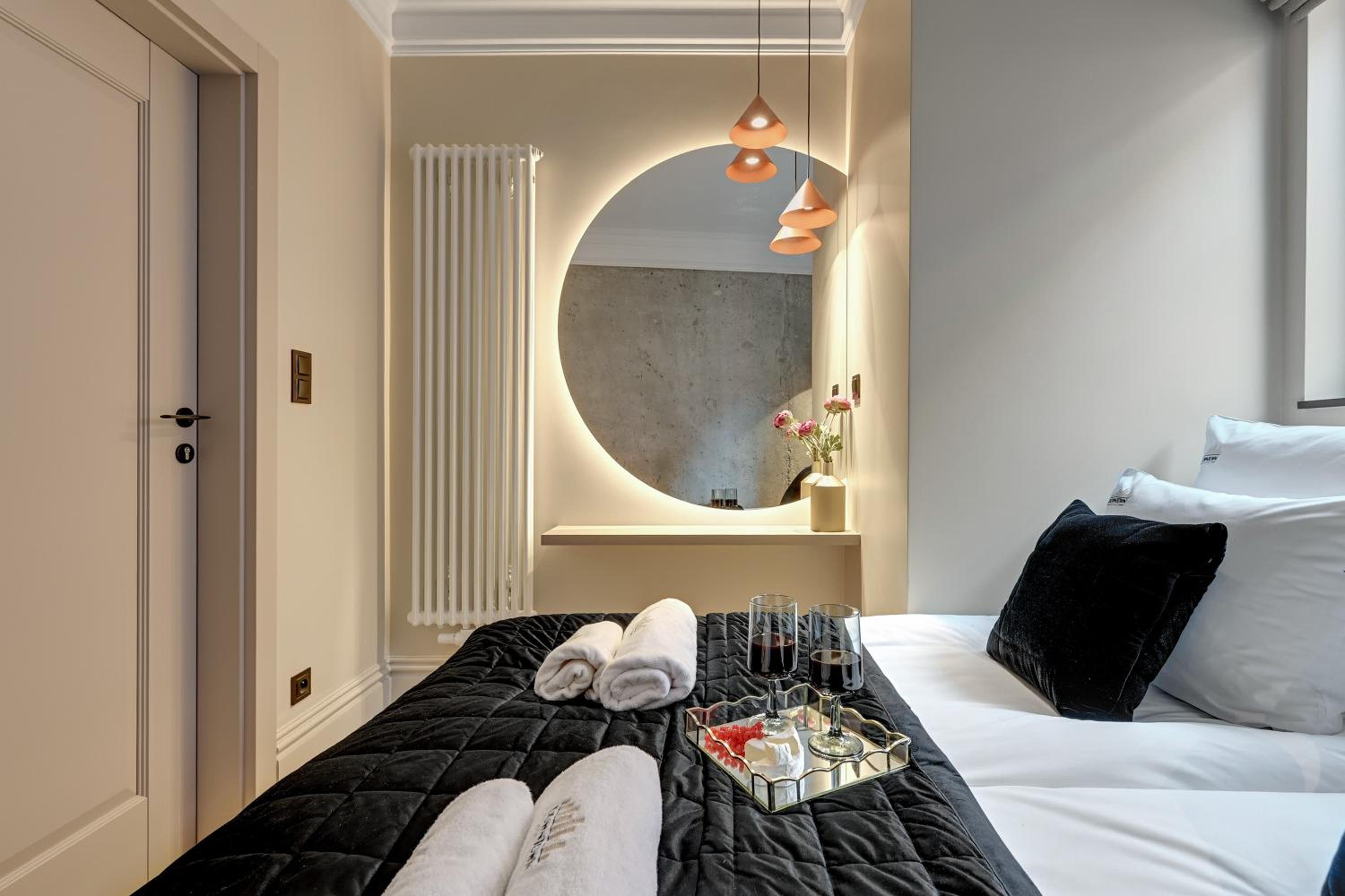 One-Bedroom Deluxe Apartment