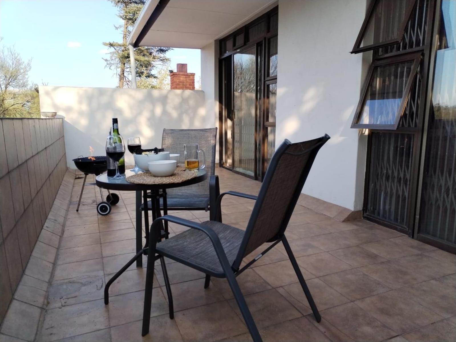 Four-Bedroom Apartment with Balcony  photo 2