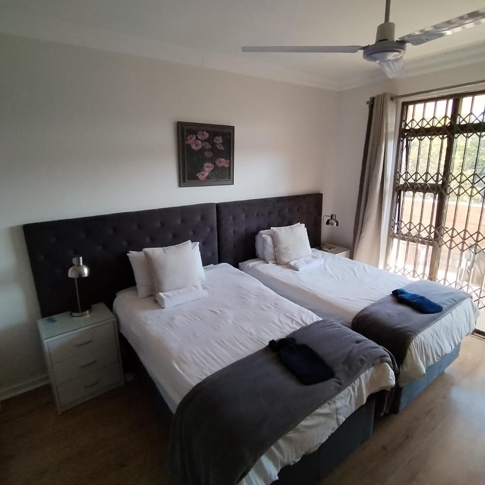 Four-Bedroom Apartment with Balcony  photo 3