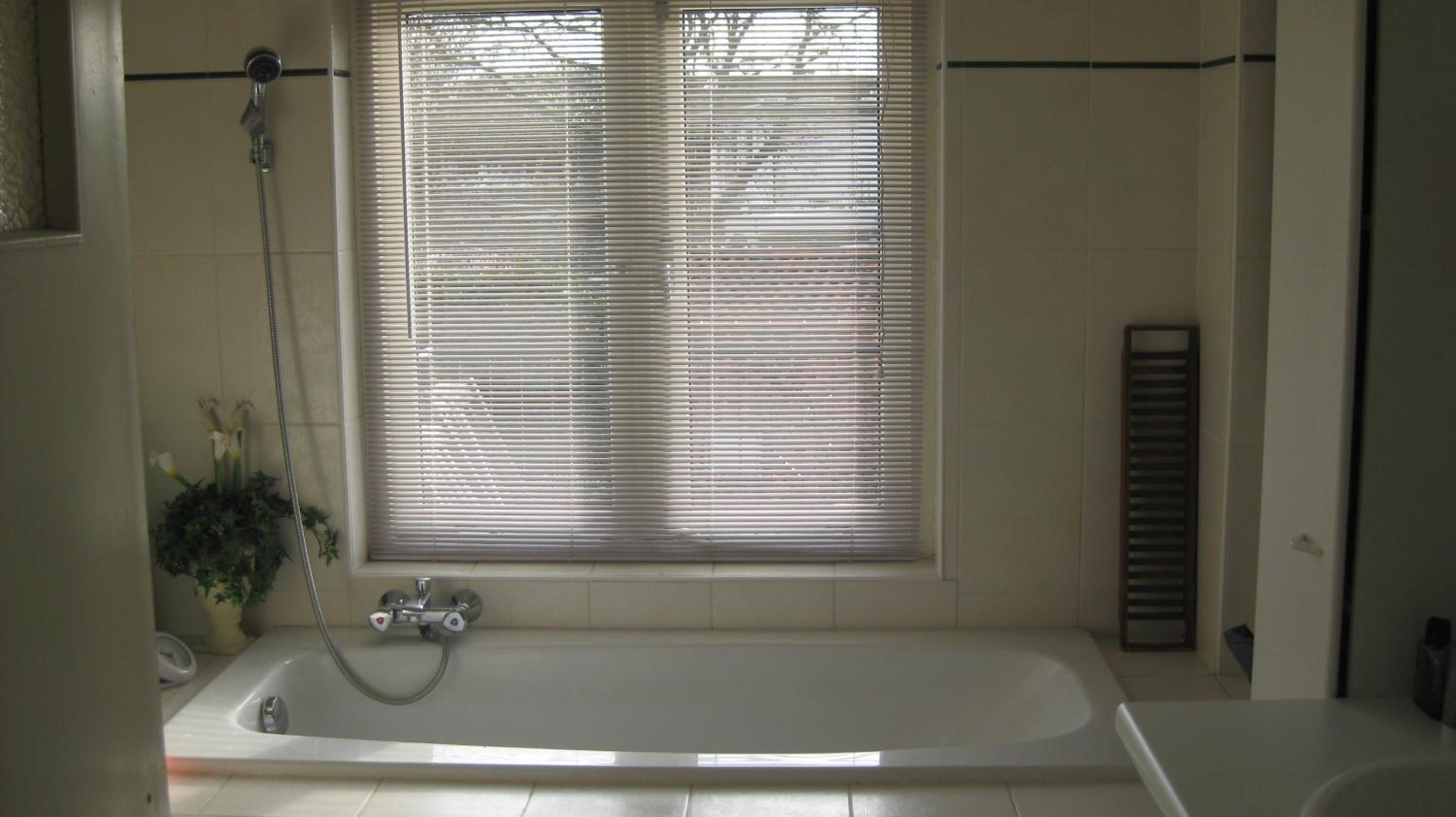 Deluxe Double Room with Balcony - Photo 4