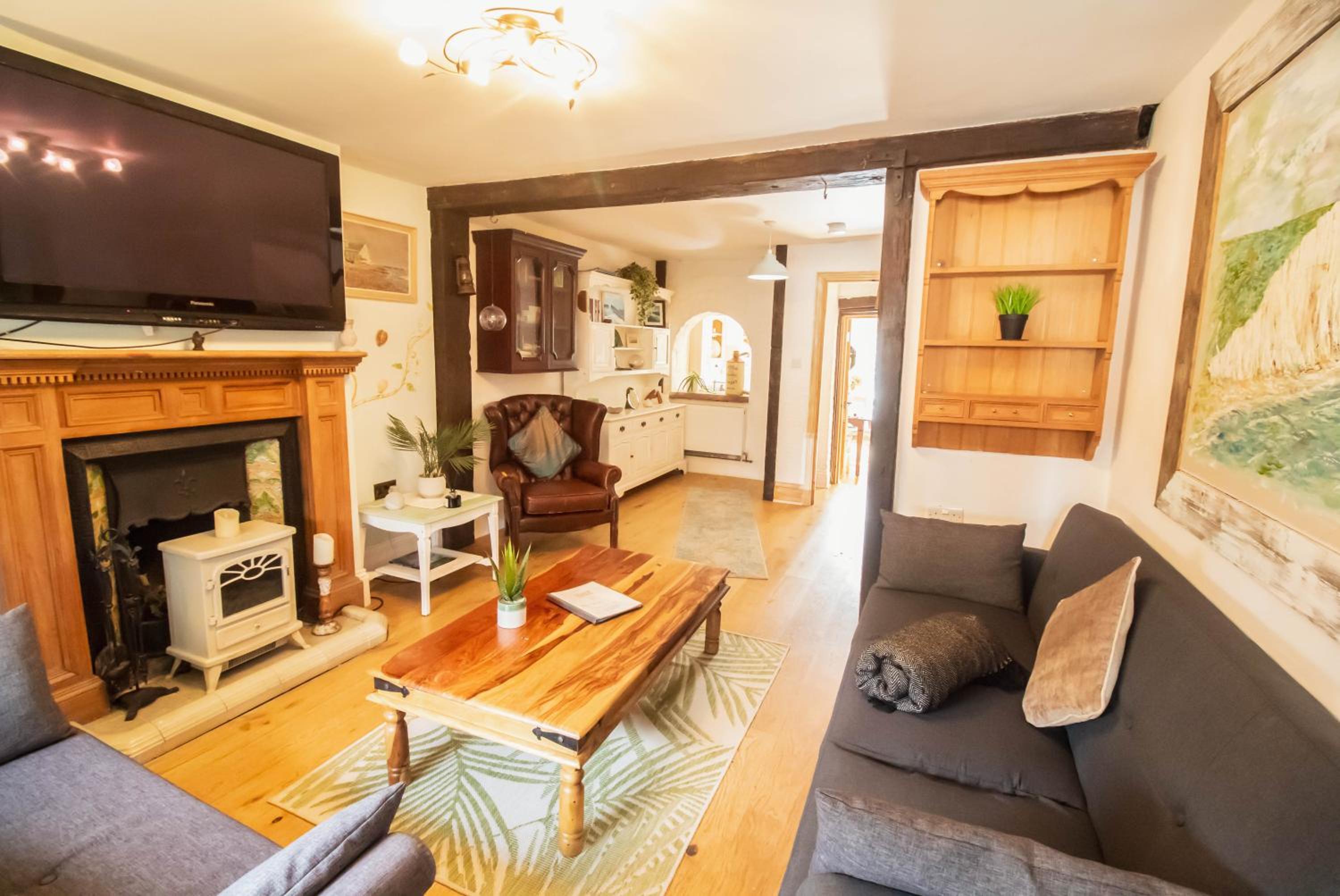 Three-Bedroom House photo 2