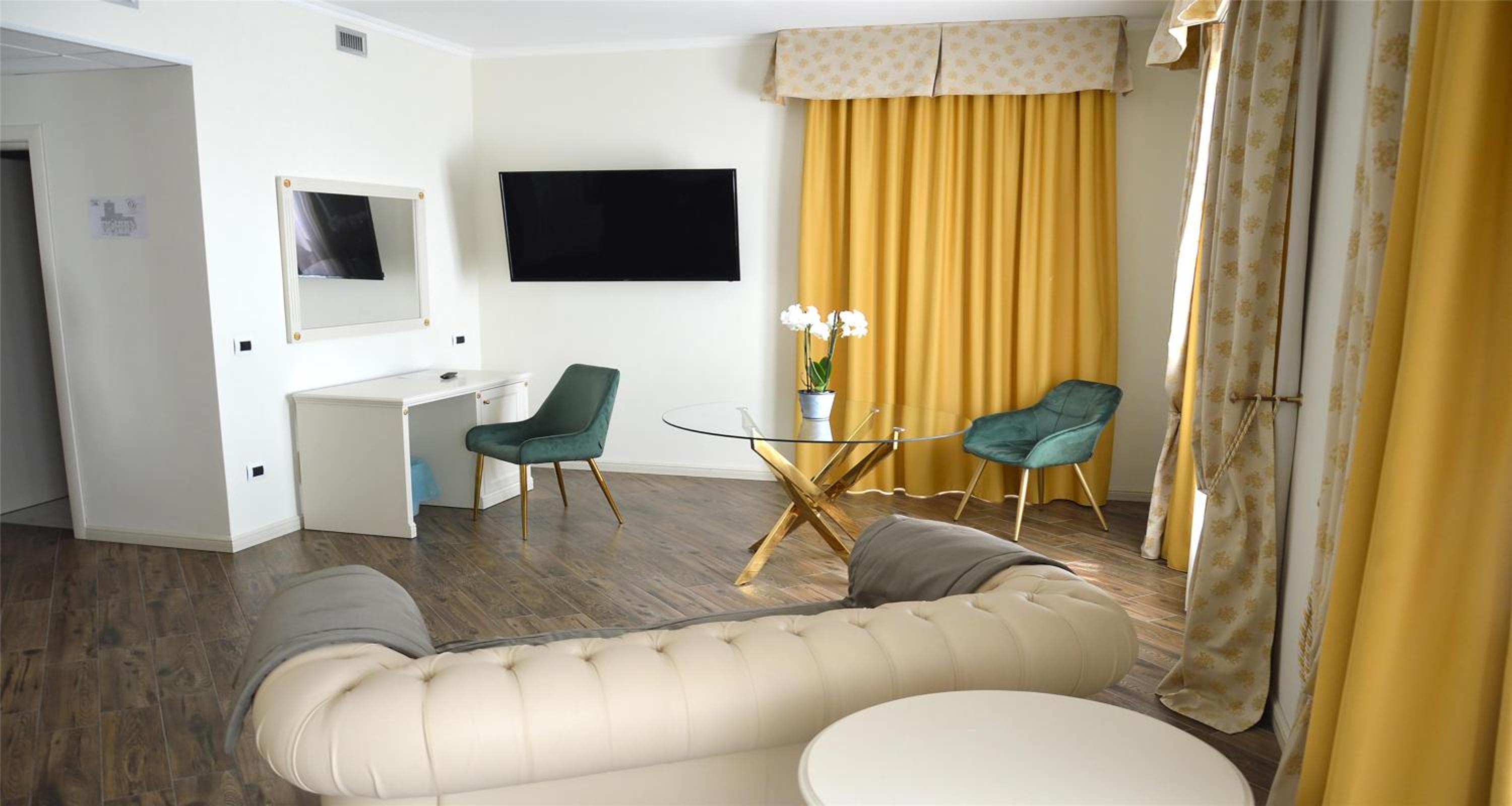 Junior Queen Suite with Balcony and Hot Tub - Non-Smoking photo 1