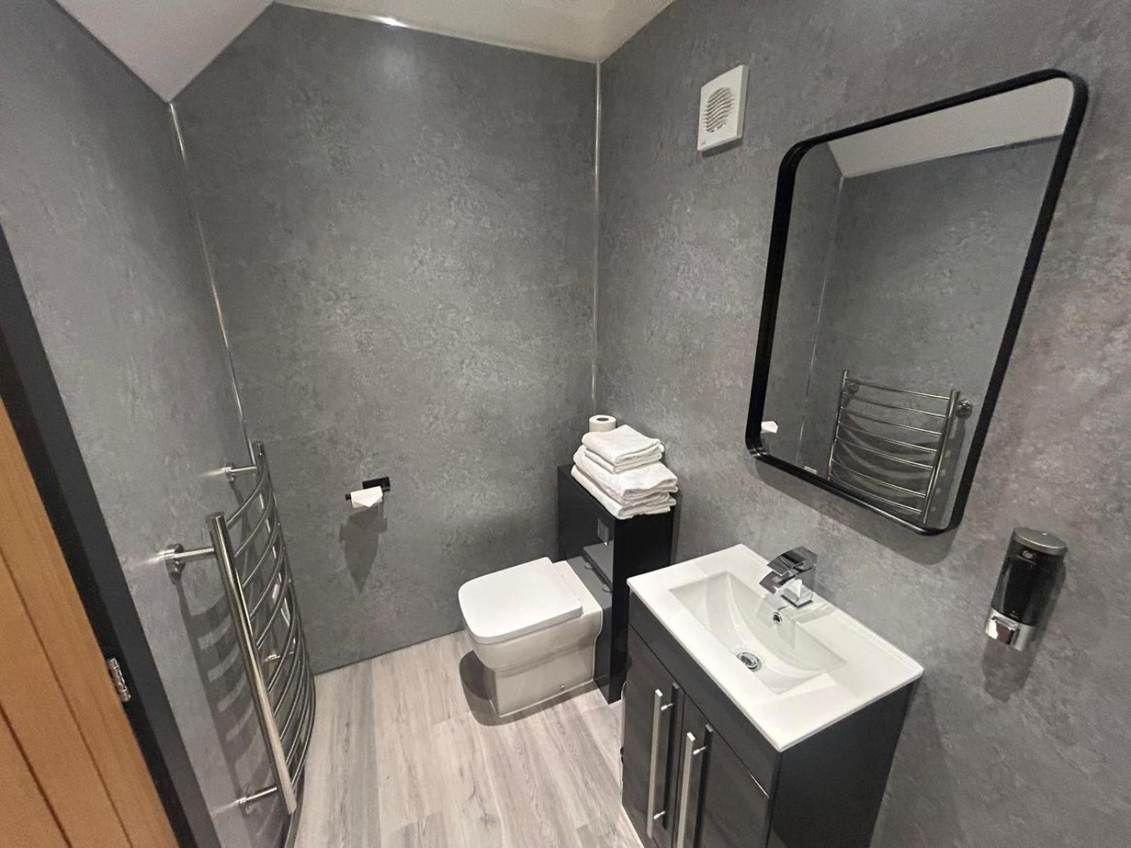 Double Studio Apartment with Kitchen and Walk-In Shower - Non-Smoking - Photo 2