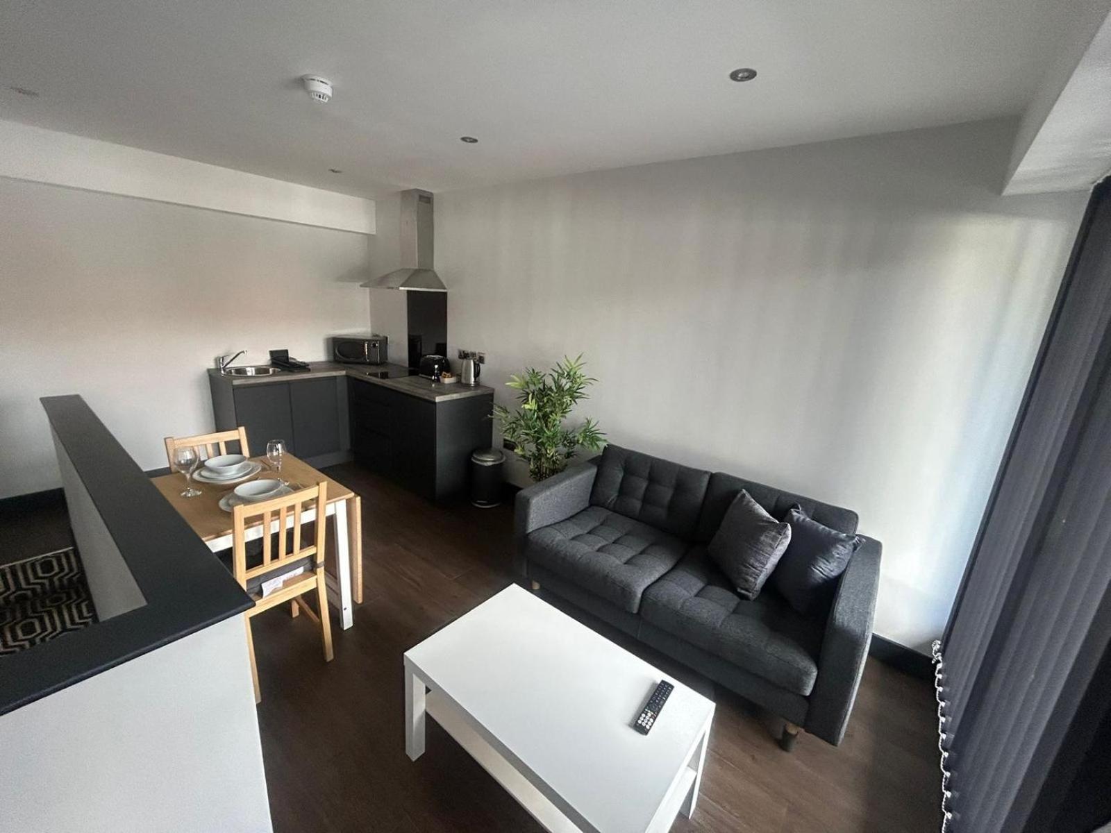 Double Studio Apartment with Kitchen and Walk-In Shower - Non-Smoking - Photo 4