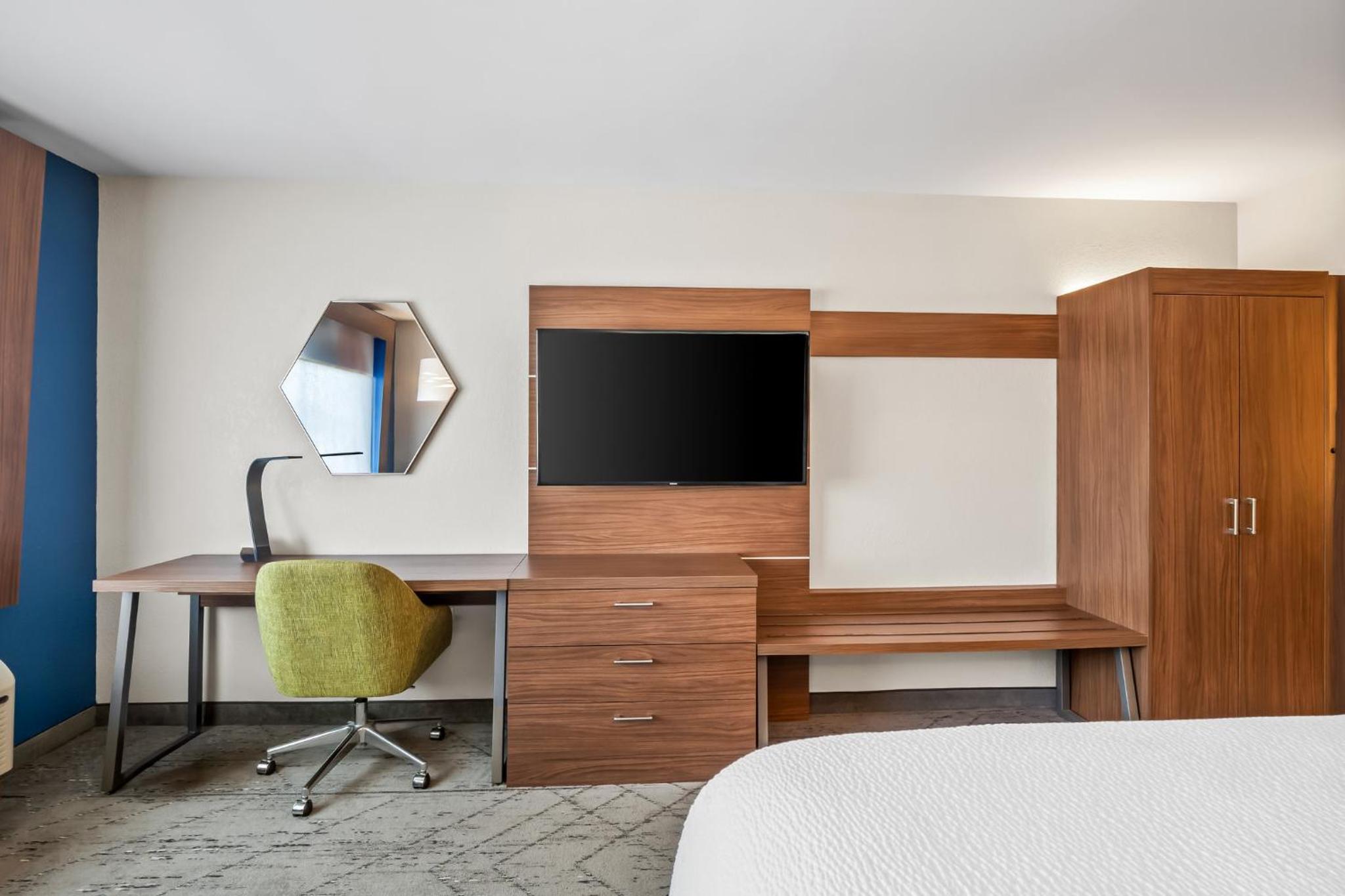 Standard King Room photo 2