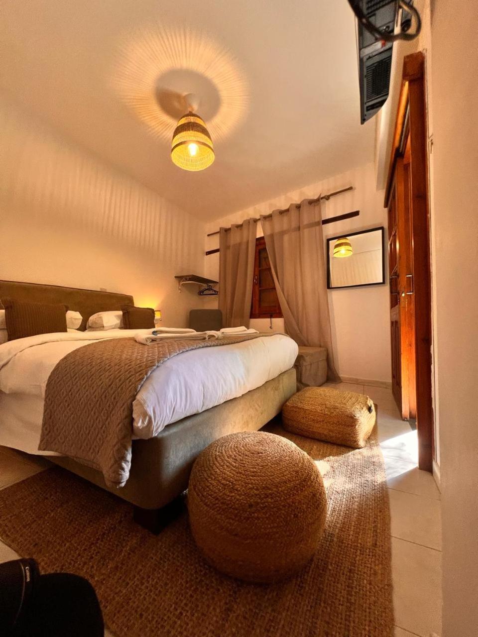 Deluxe Double Room (2 Adults + 1 Child) photo 1