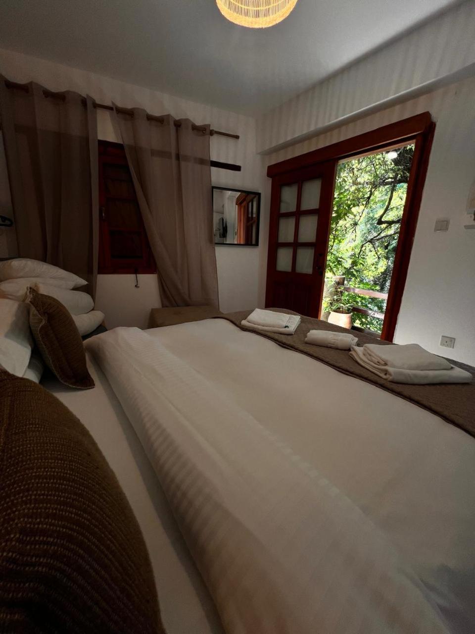 Deluxe Double Room (2 Adults + 1 Child) photo 2