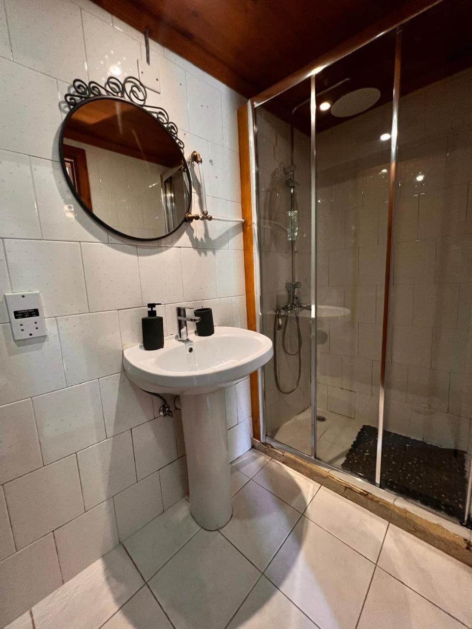 Deluxe Double Room (2 Adults + 1 Child) photo 3