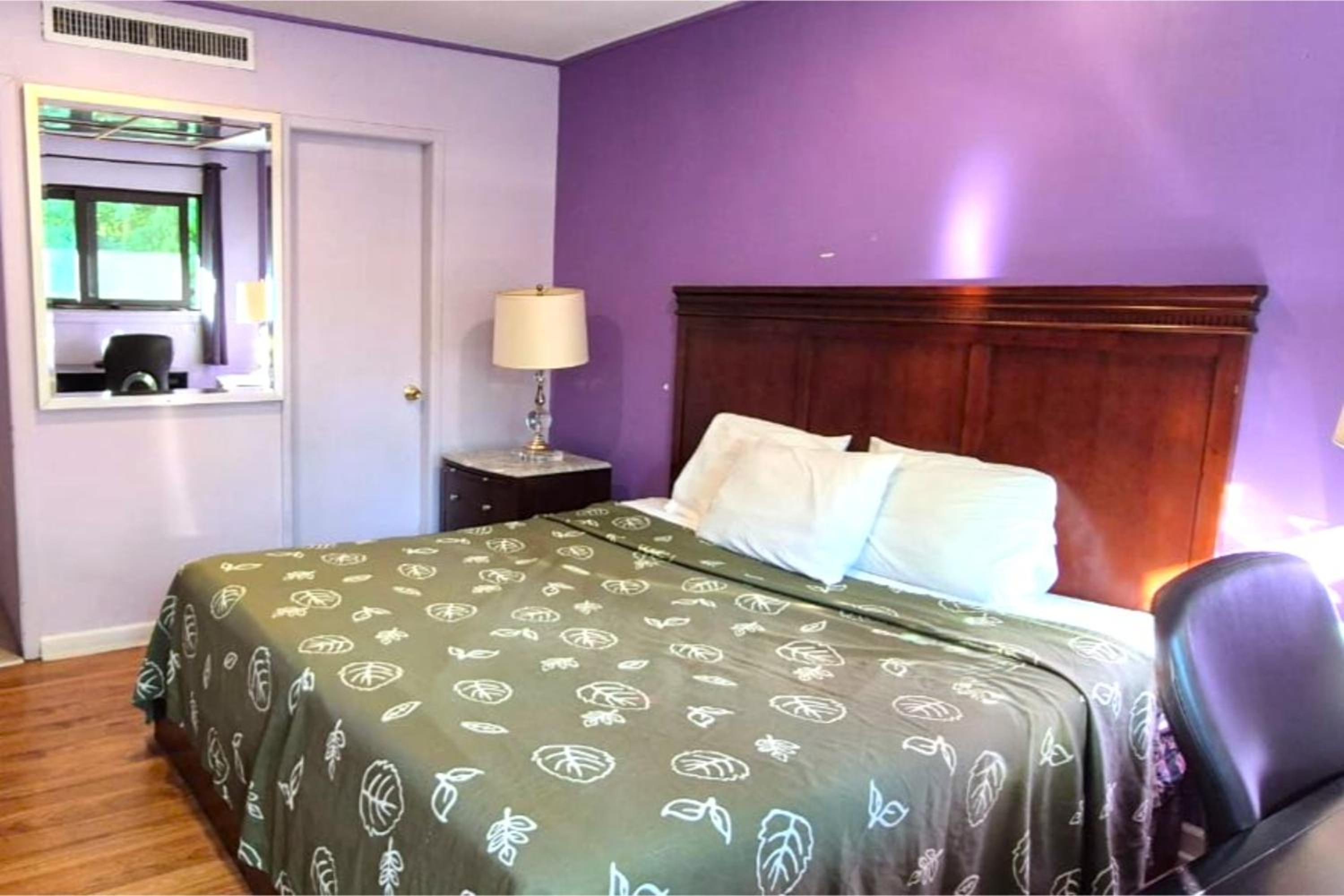 King Bed Non-Smoking - Photo 2