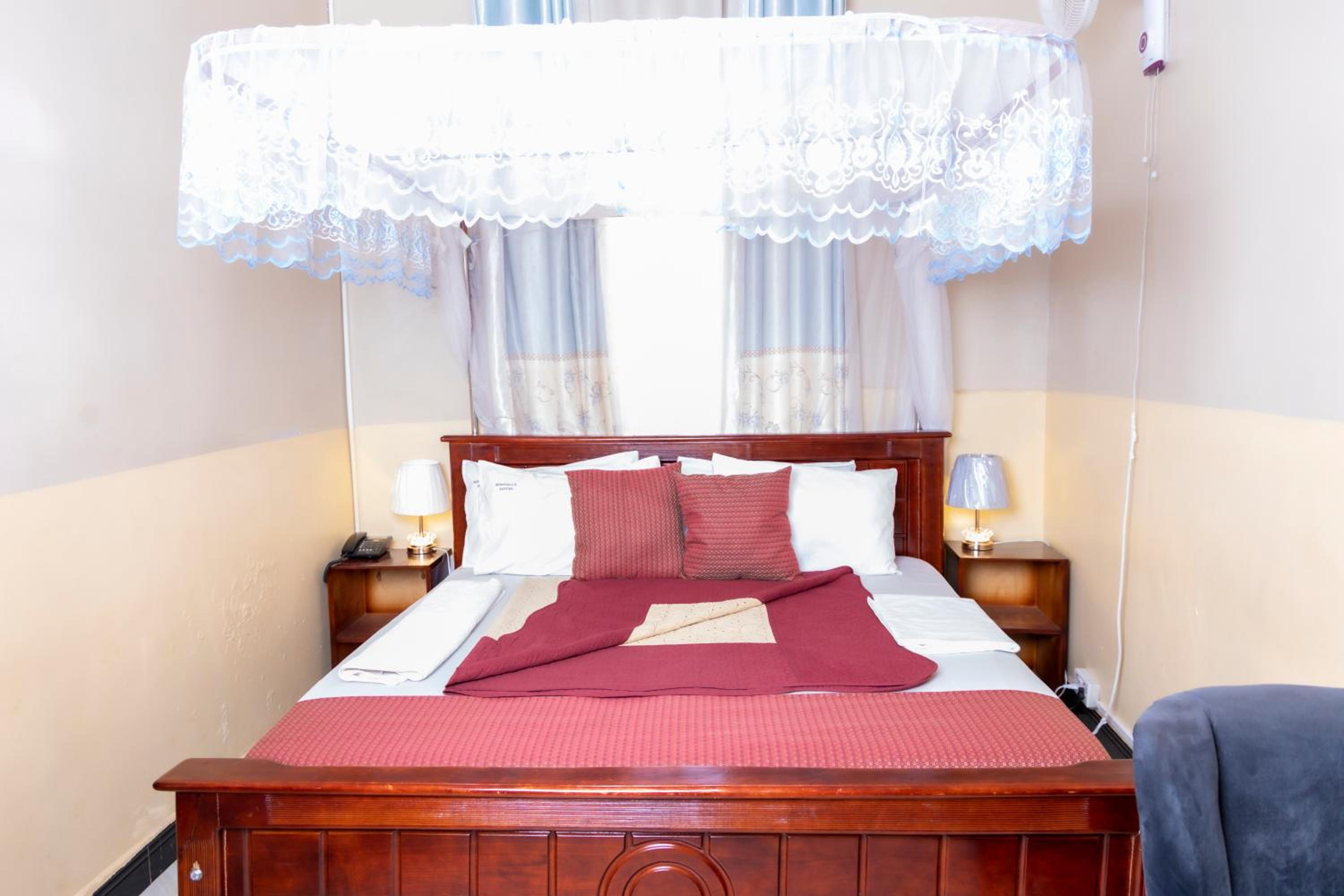 Deluxe Double Room (1 adult + 1 child)