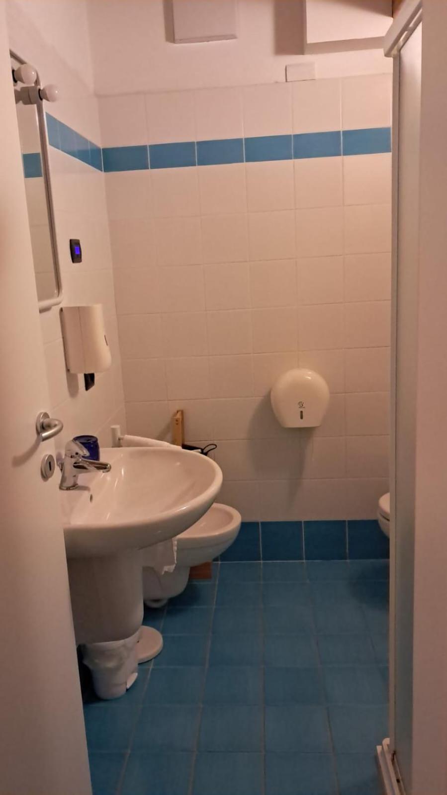 Single Room with Private Bathroom photo 2