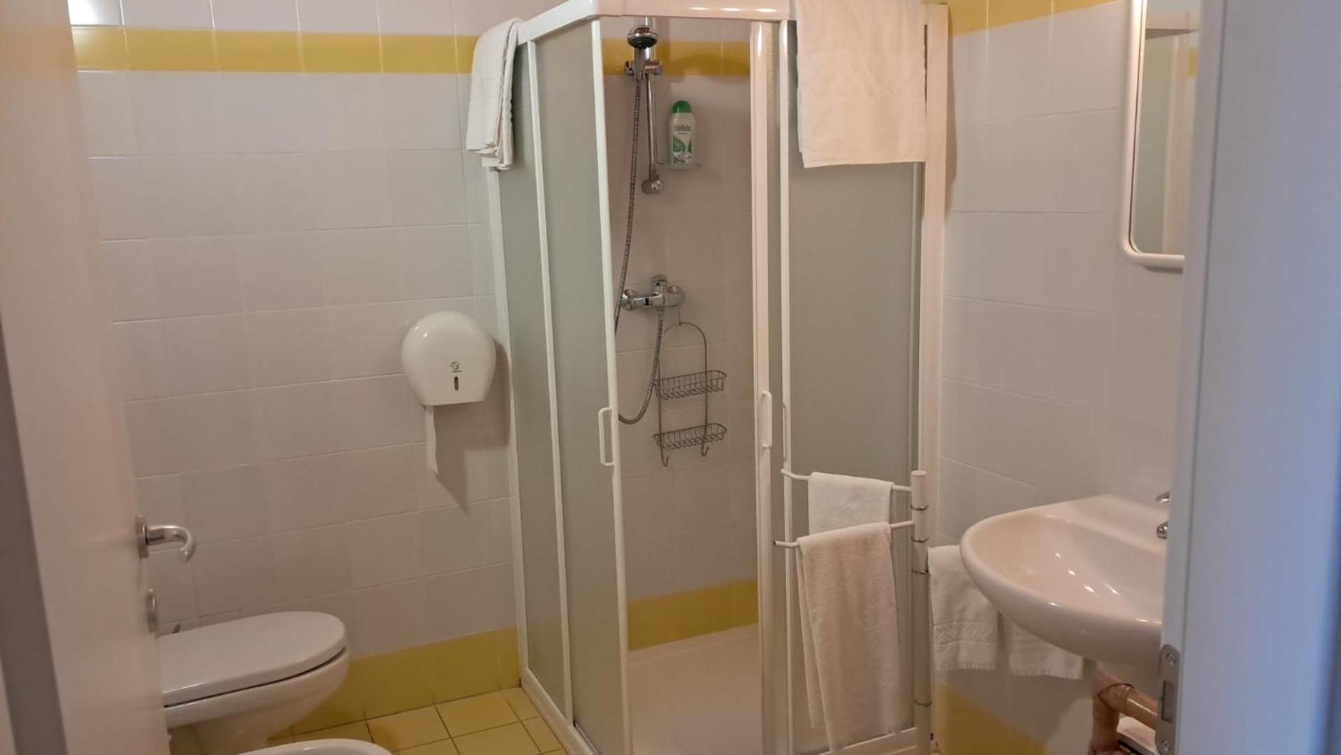 Double Room with Private Bathroom photo 2