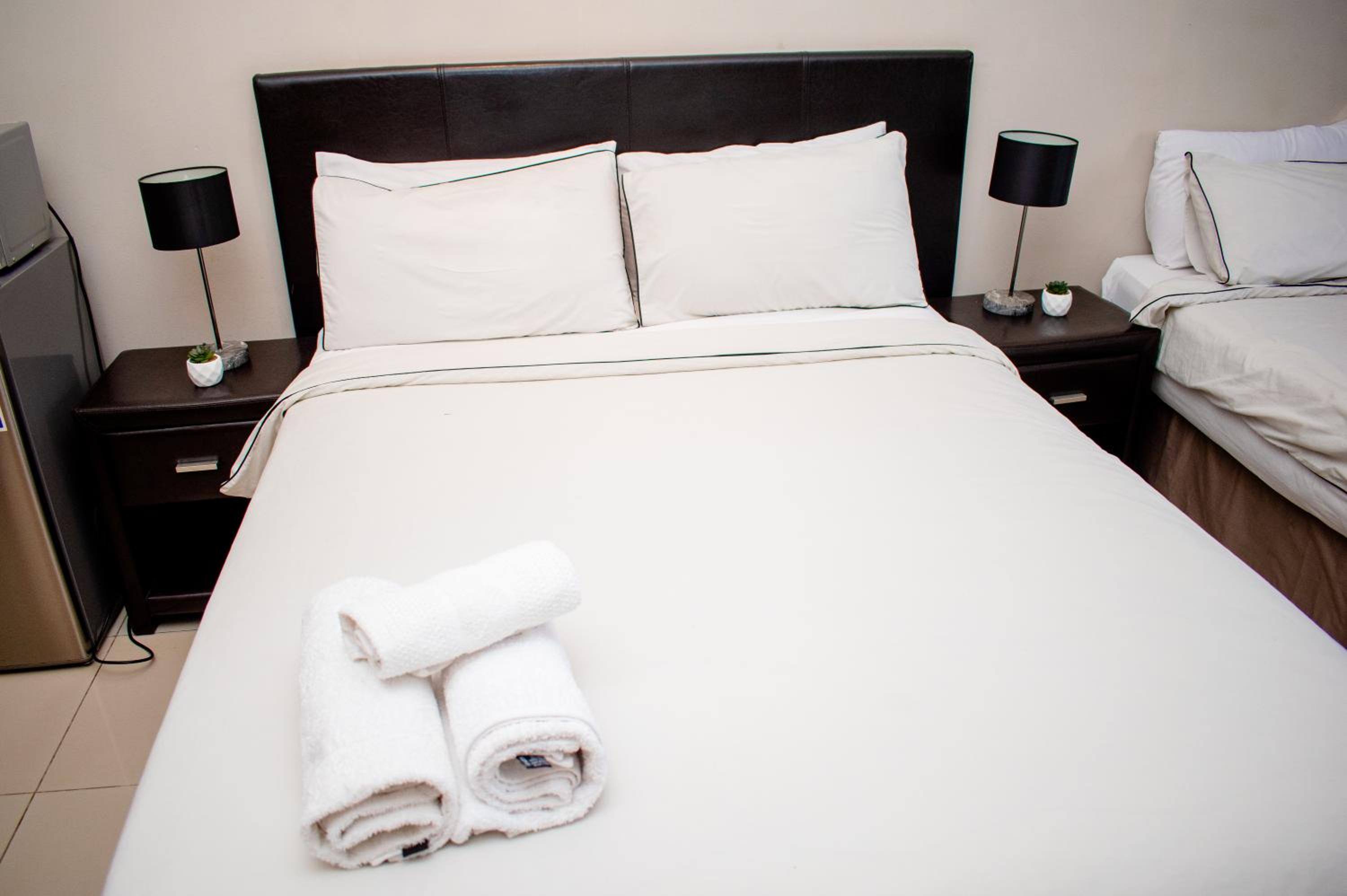 Double Room with Shower - Photo 7