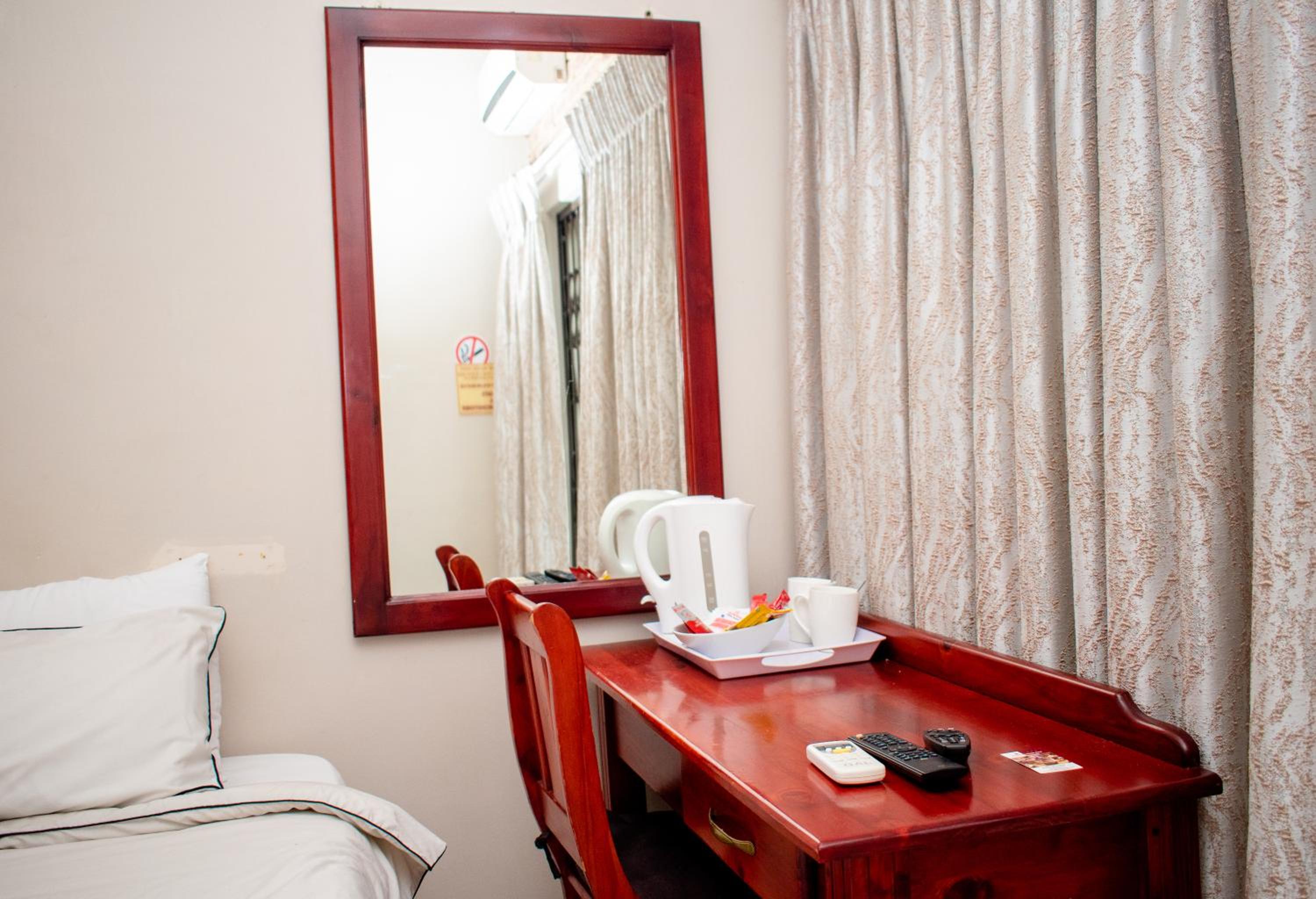 Double Room with Shower - Photo 3