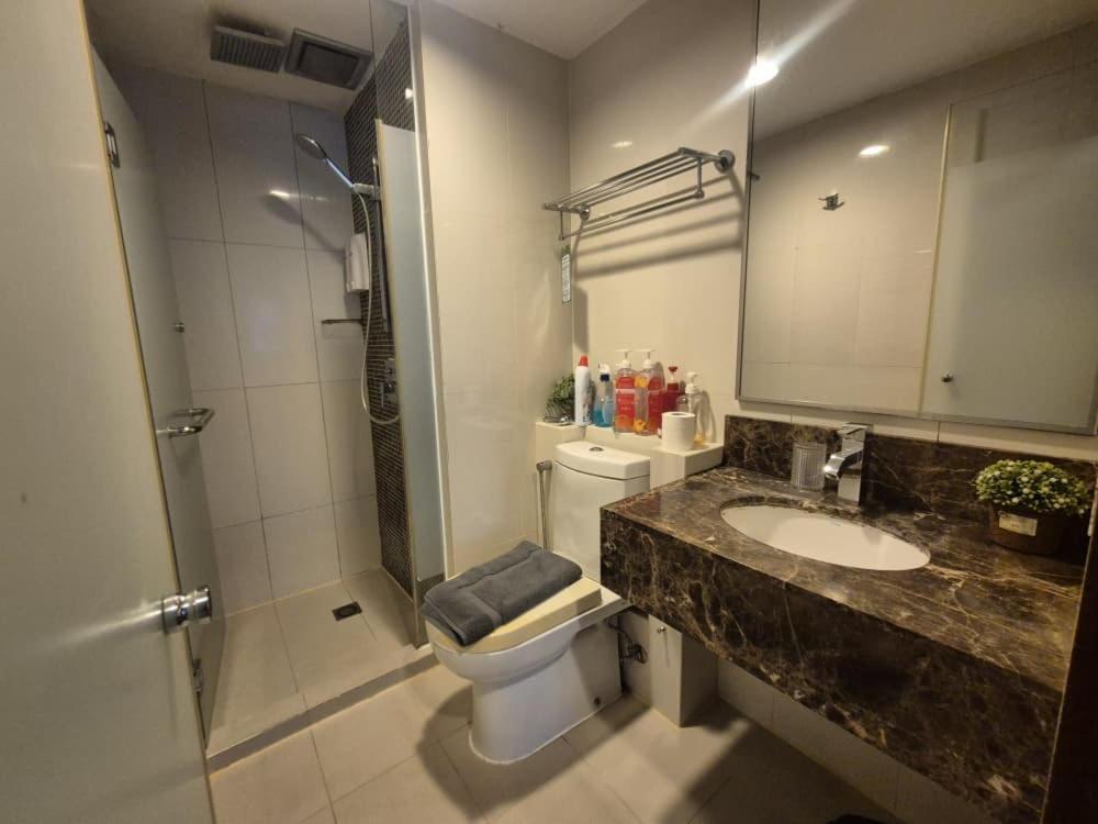 Quadruple Room with Private Bathroom