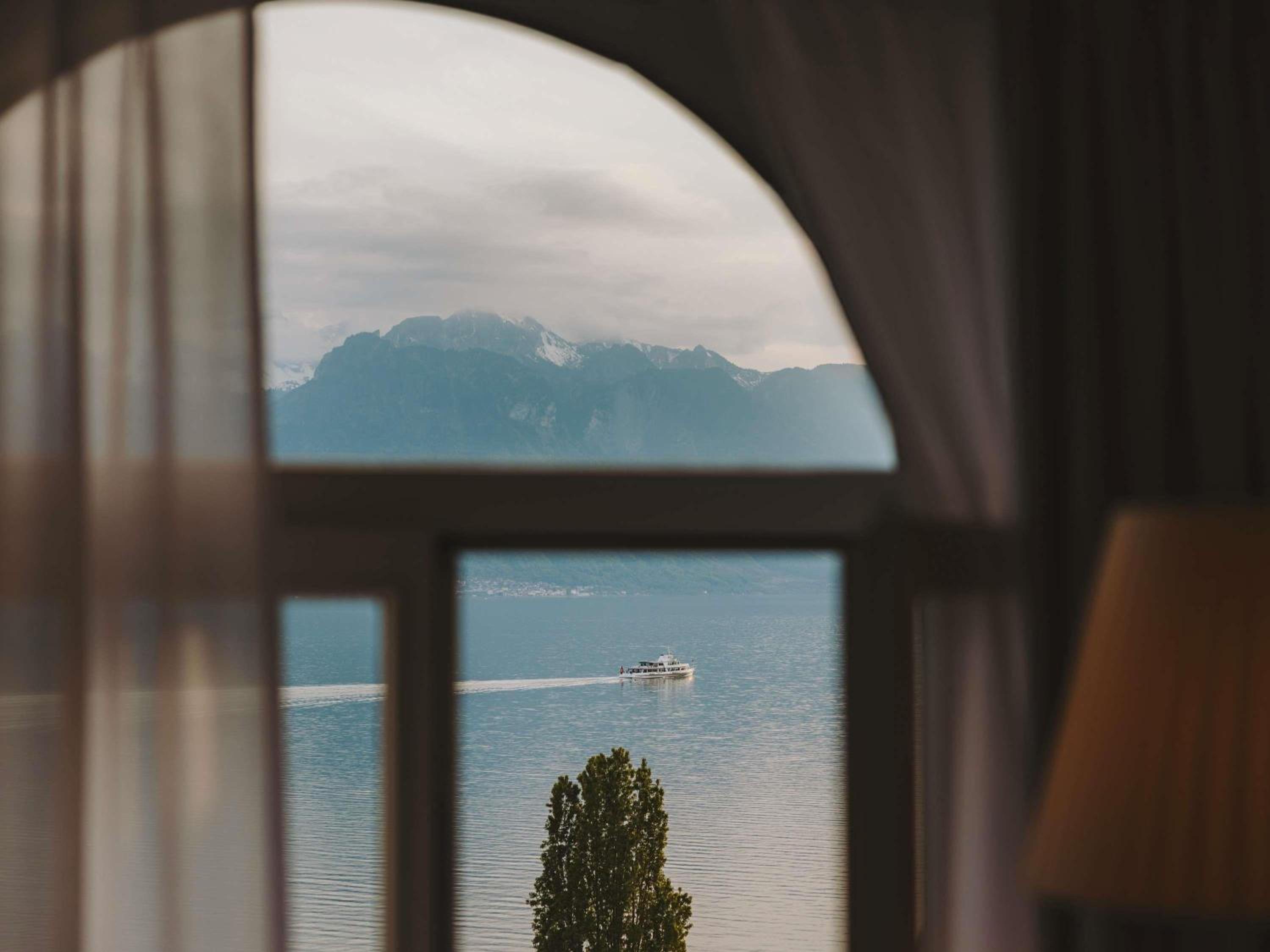 Fairmont Room with Lake View - Photo 3