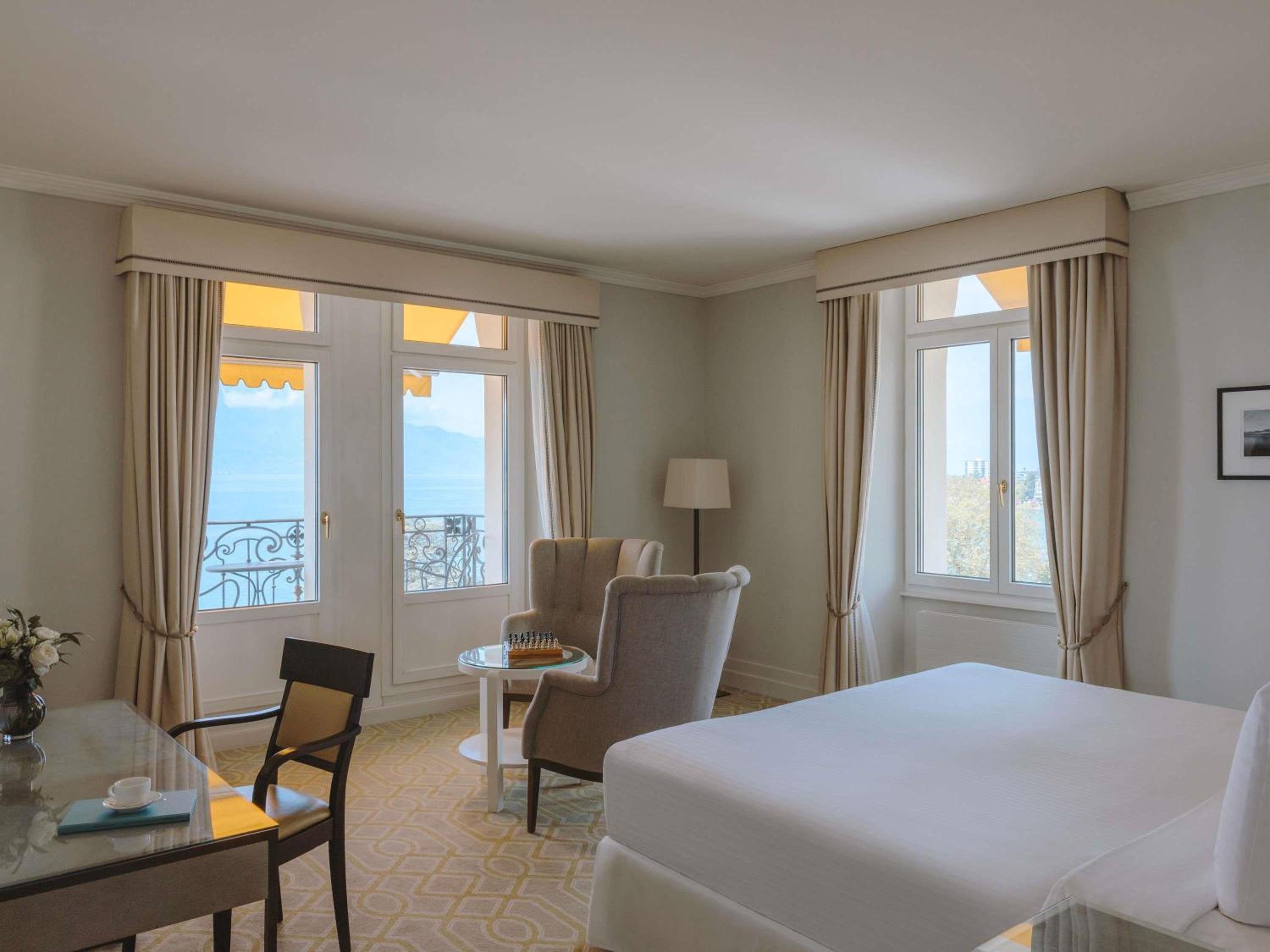 Superior King Room with Lake View - Photo 2