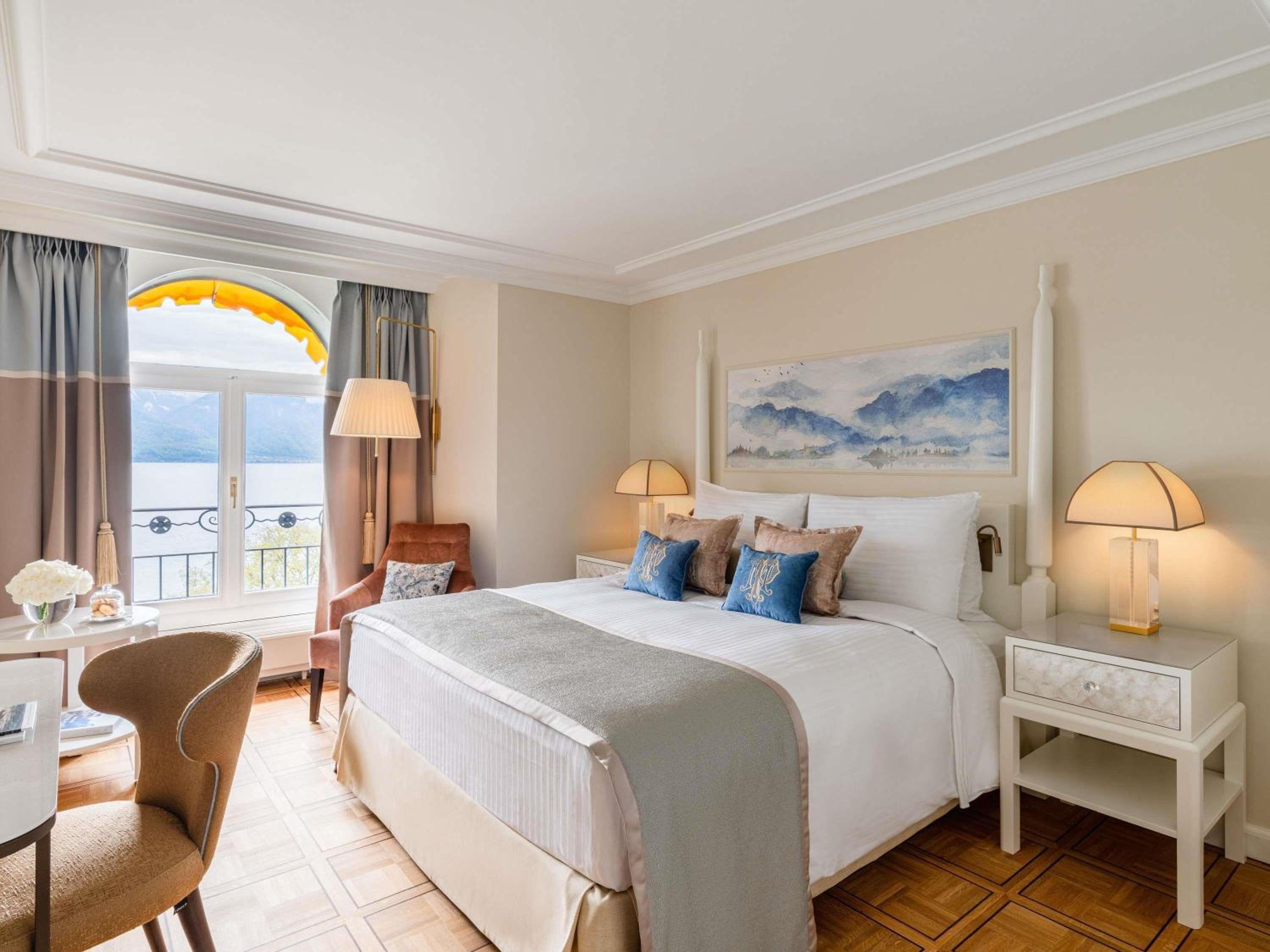 Fairmont Room with Lake View - Photo 5