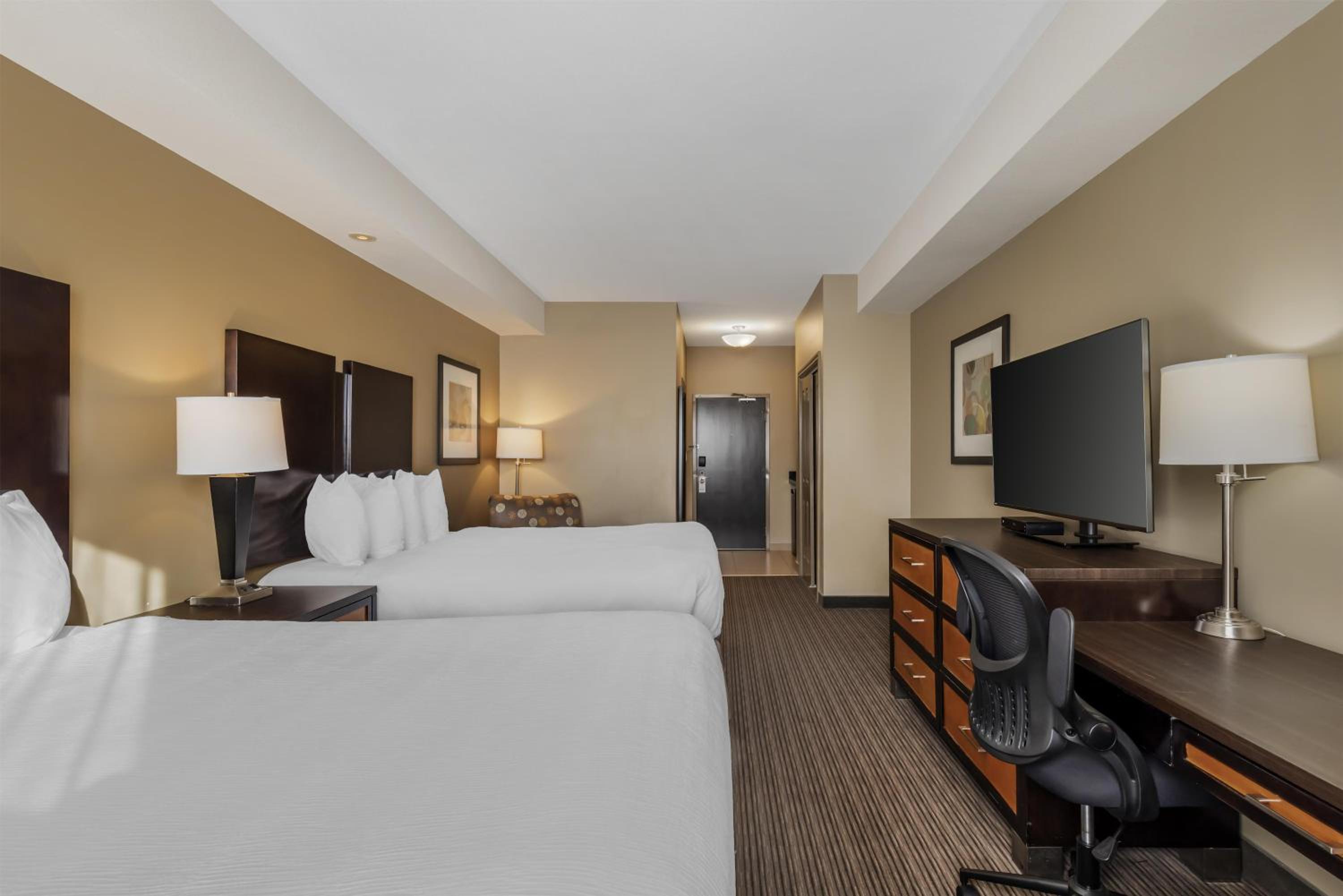 Queen Room with Two Queen Beds and Kitchenette - Pet Friendly