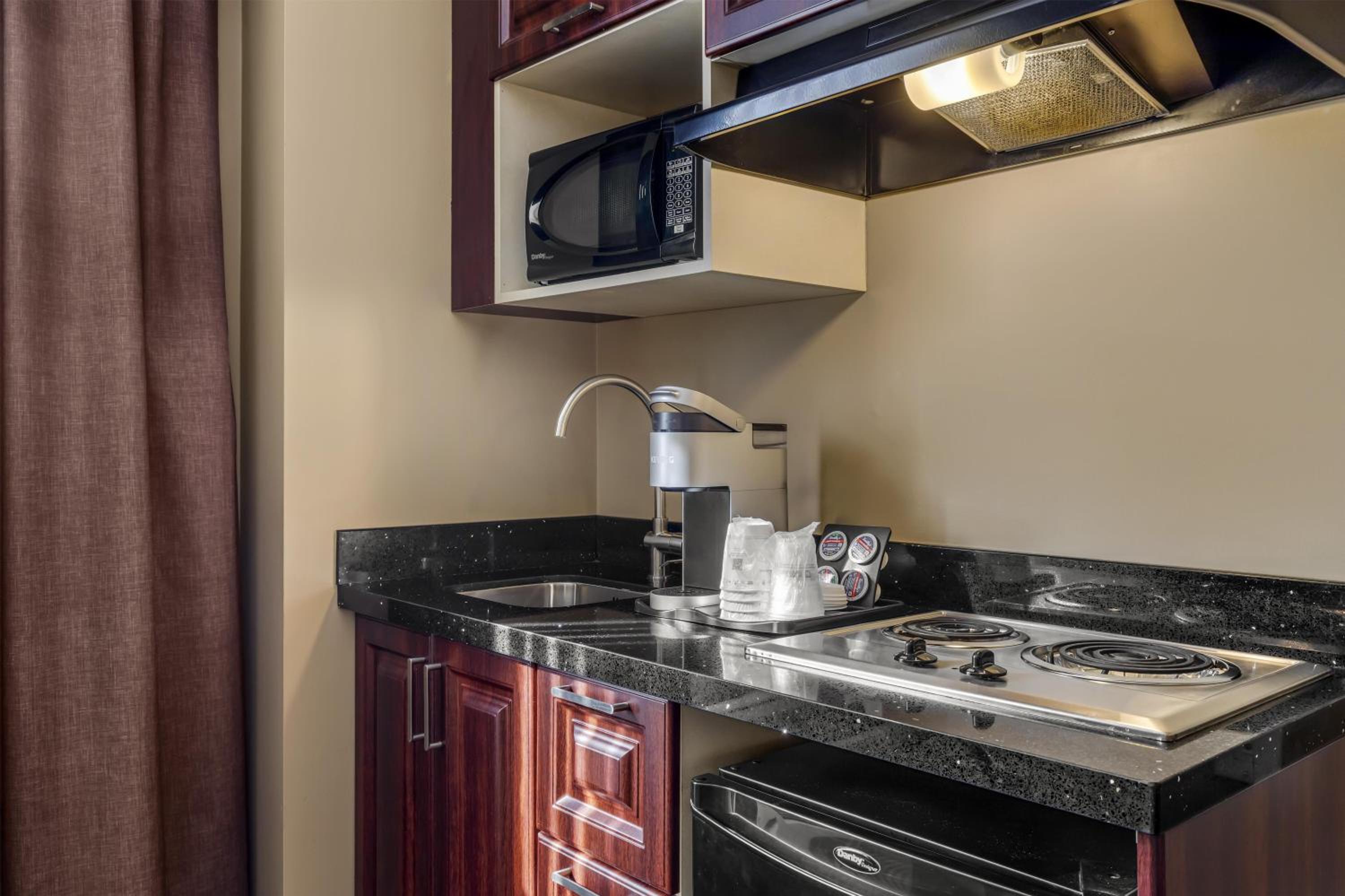 King Room with Sofa Bed, Roll-In Shower and Kitchenette - Disability Access/Non-Smoking