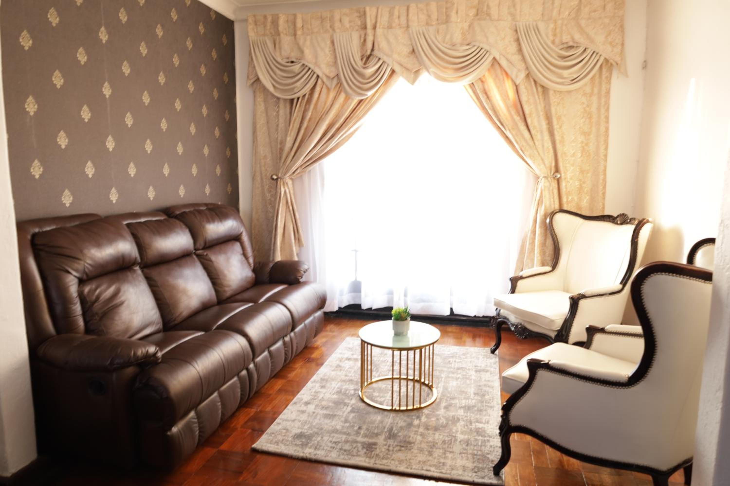 Deluxe King Suite