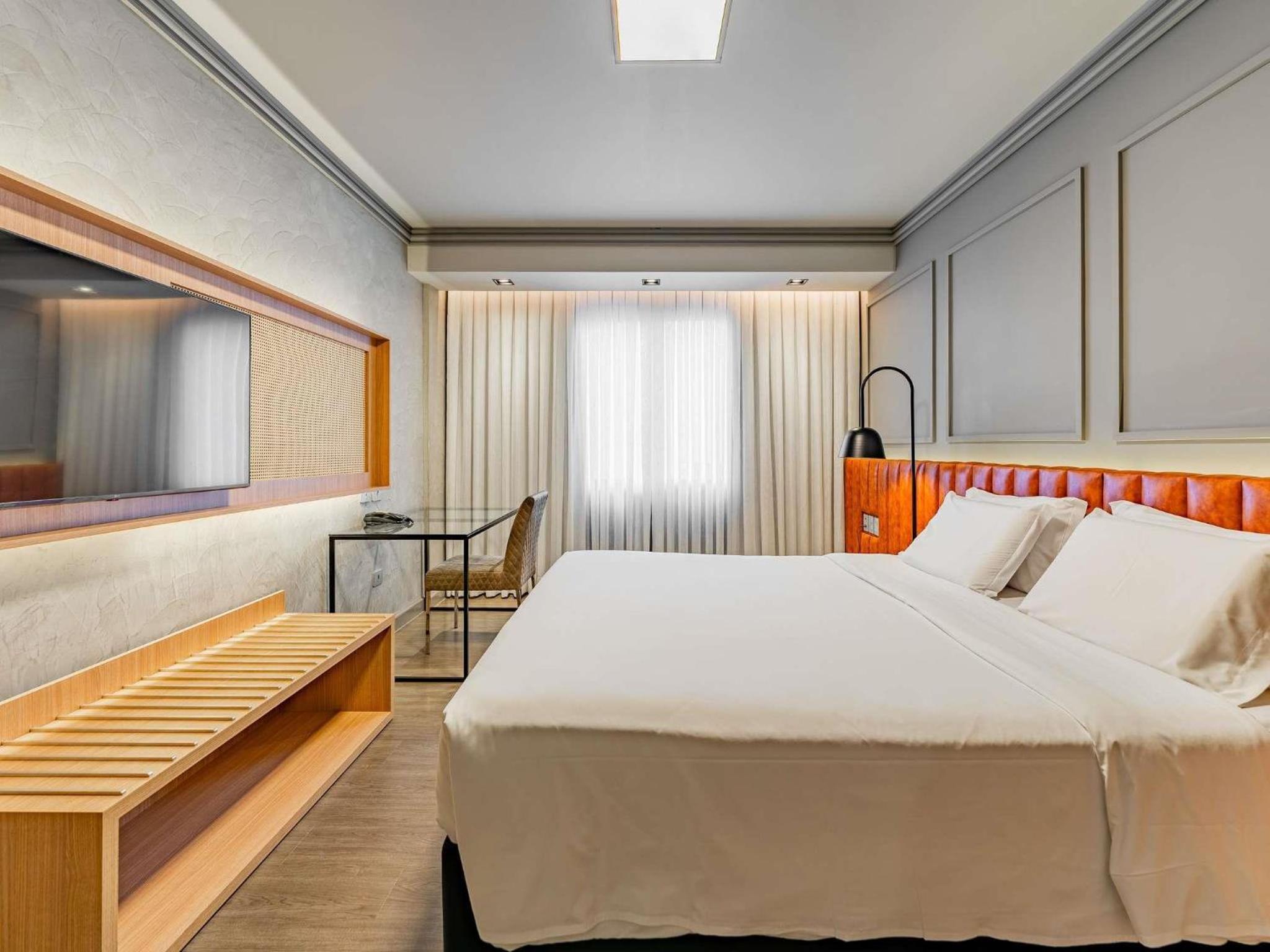 Premium Luxury Queen Room - Photo 1
