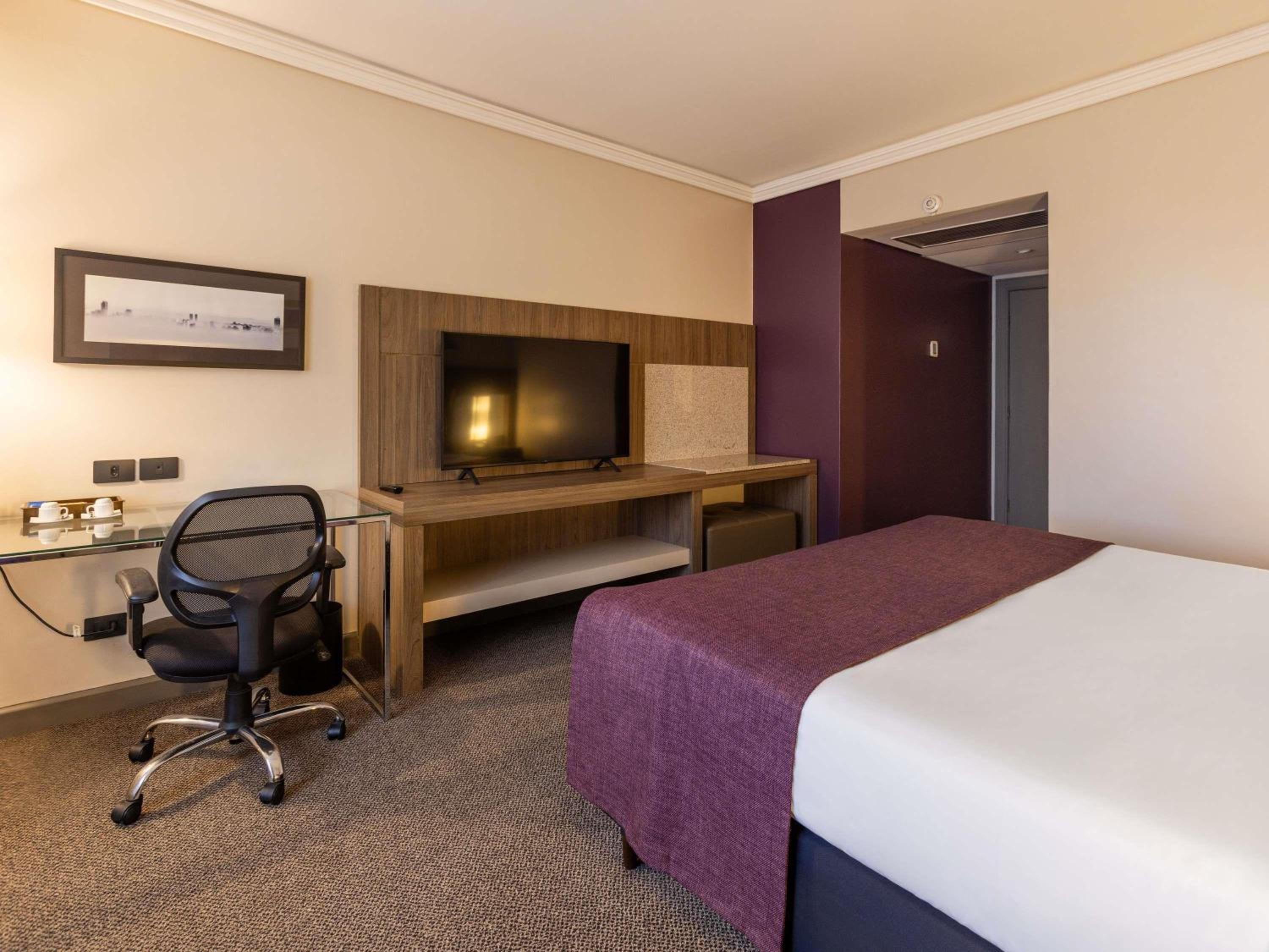 Luxury Room - One Queen Bed - Photo 6