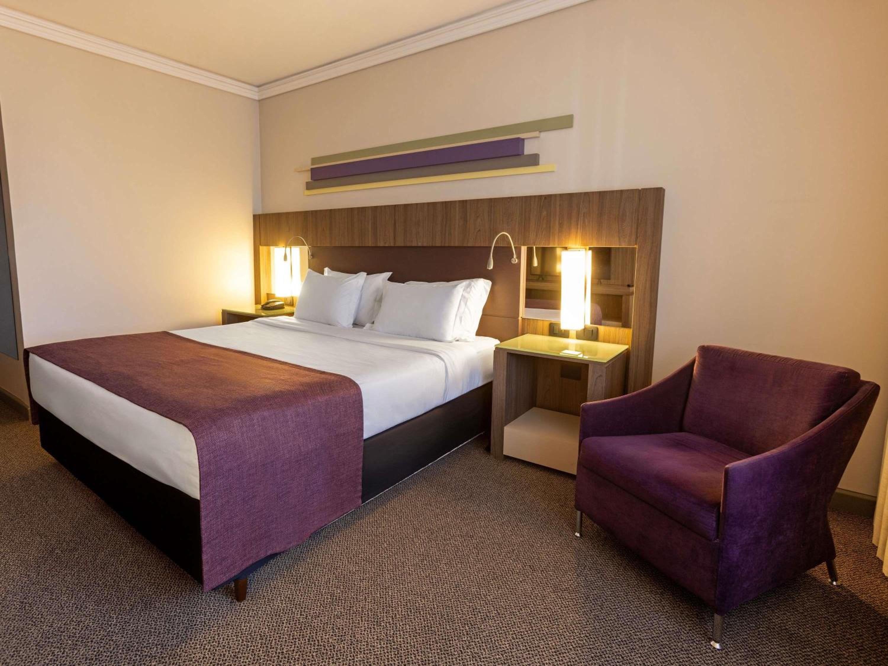 Luxury Room - One Queen Bed - Photo 7