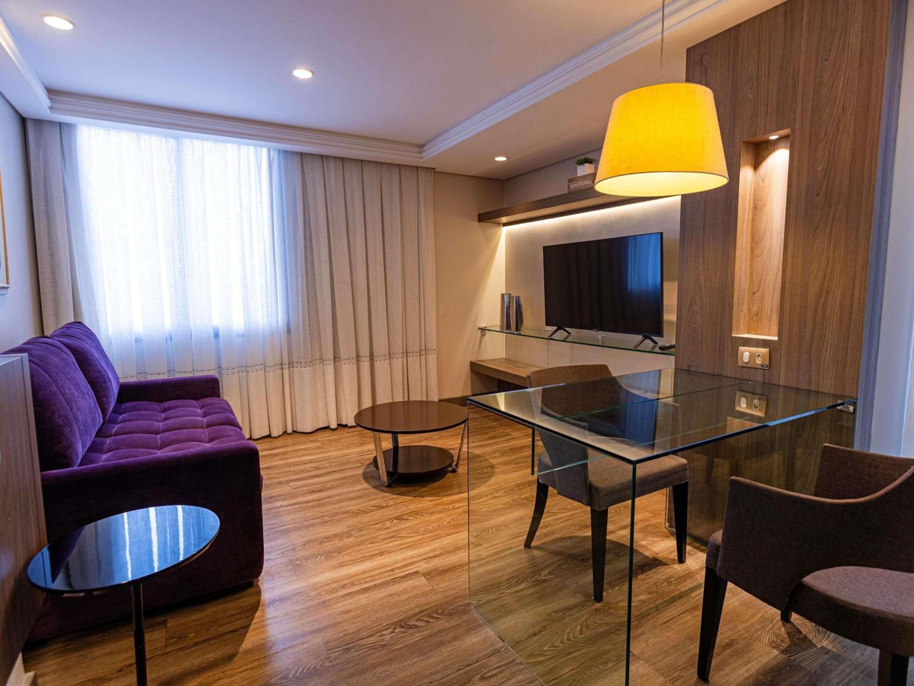Executive King Suite - Photo 6