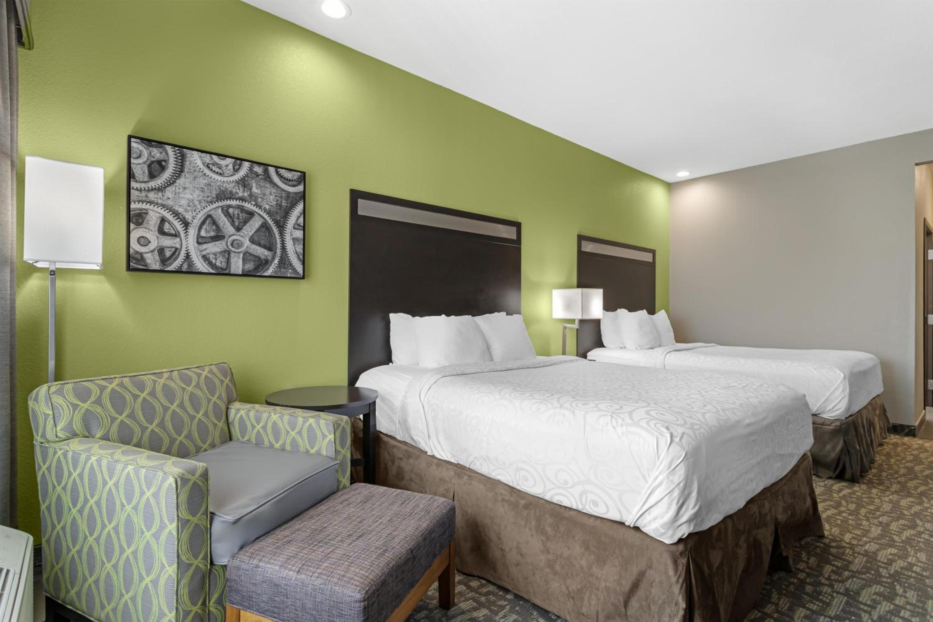 Queen Room with Two Queen Beds and Bath Tub - Disability Access/Non-Smoking  photo 1