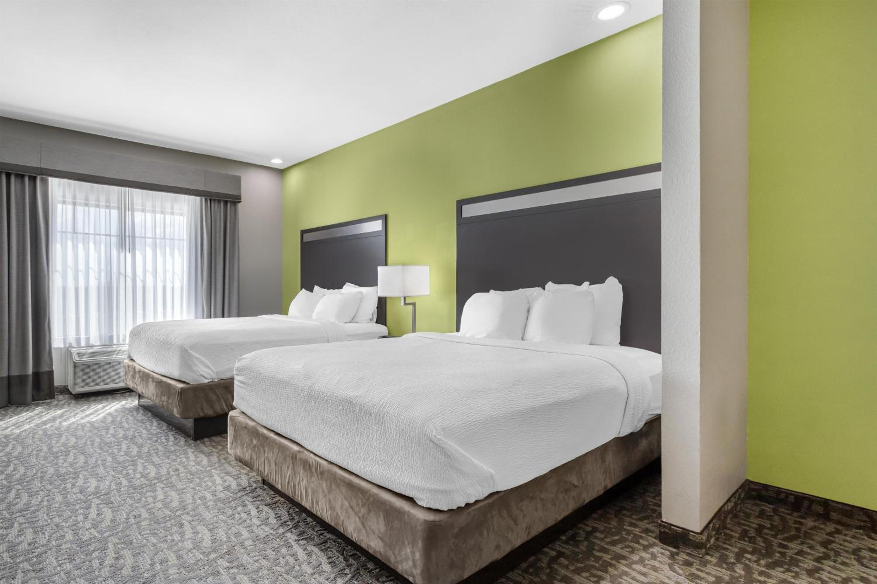 Queen Suite with Two Queen Beds and Bath Tub - Sofa Bed/Disability Access photo 3