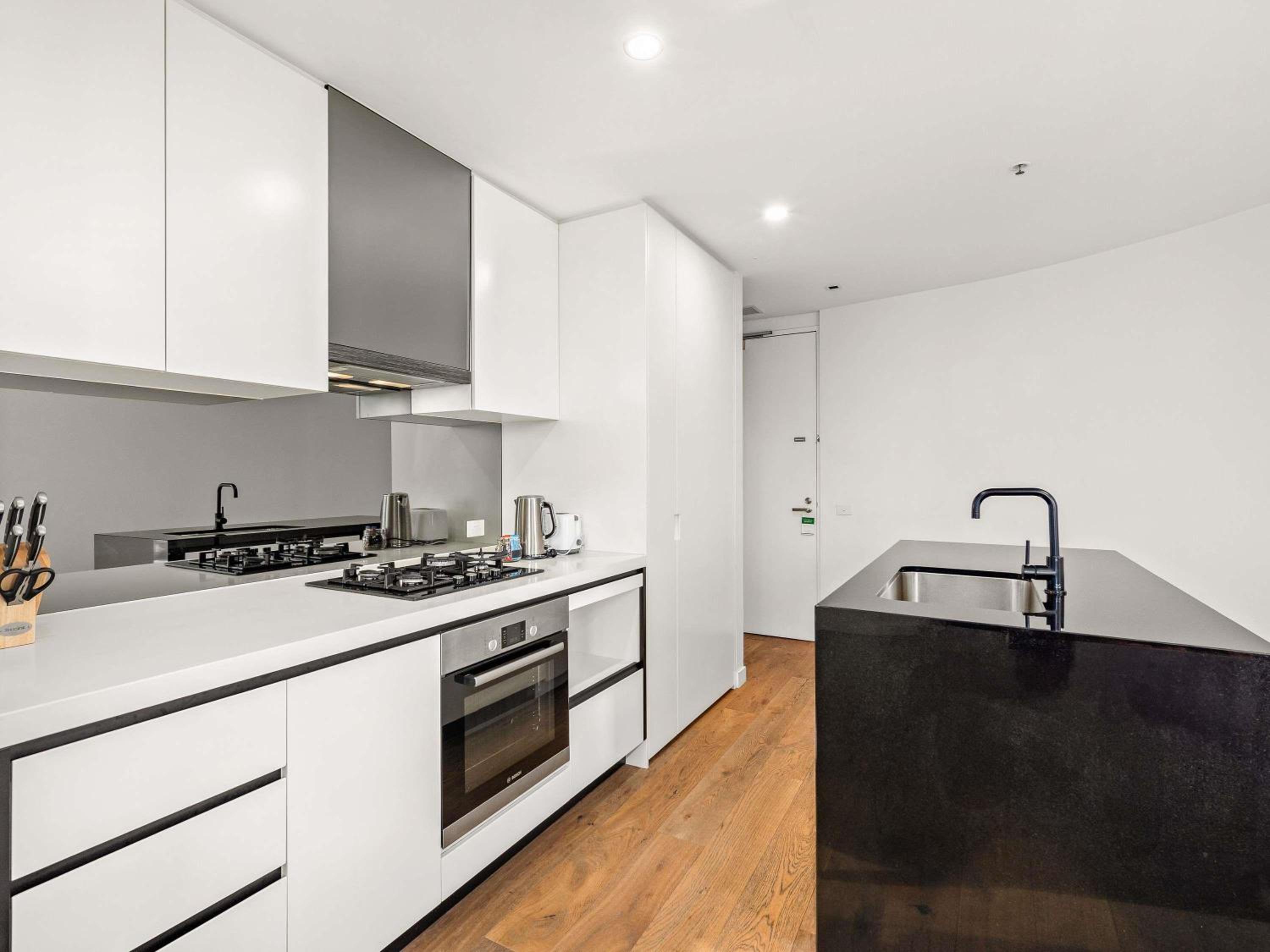 Two-Bedroom Apartment with Two King Beds and Full Kitchen