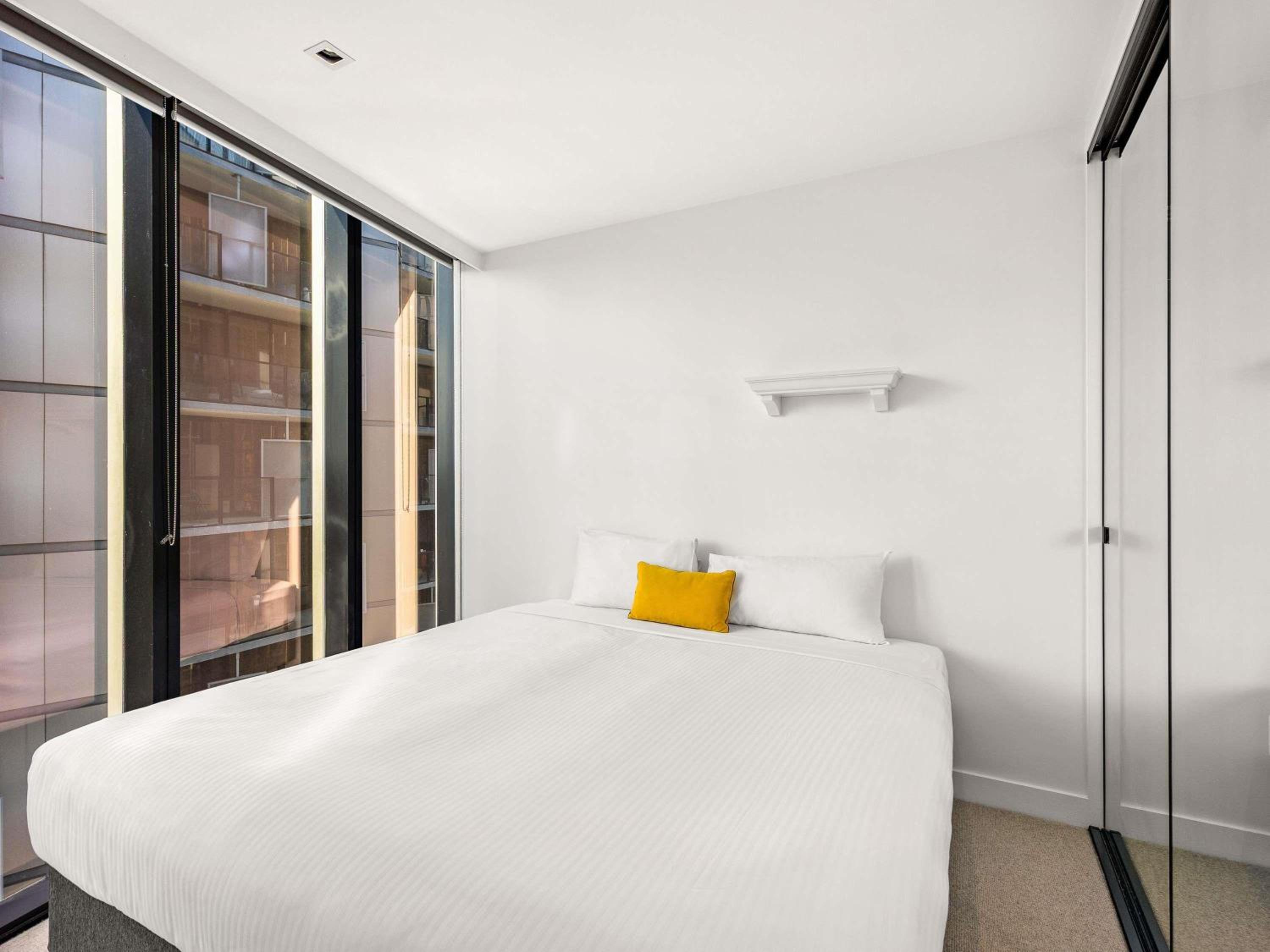 Two-Bedroom Apartment with Two King Beds and Full Kitchen thumbnail 5
