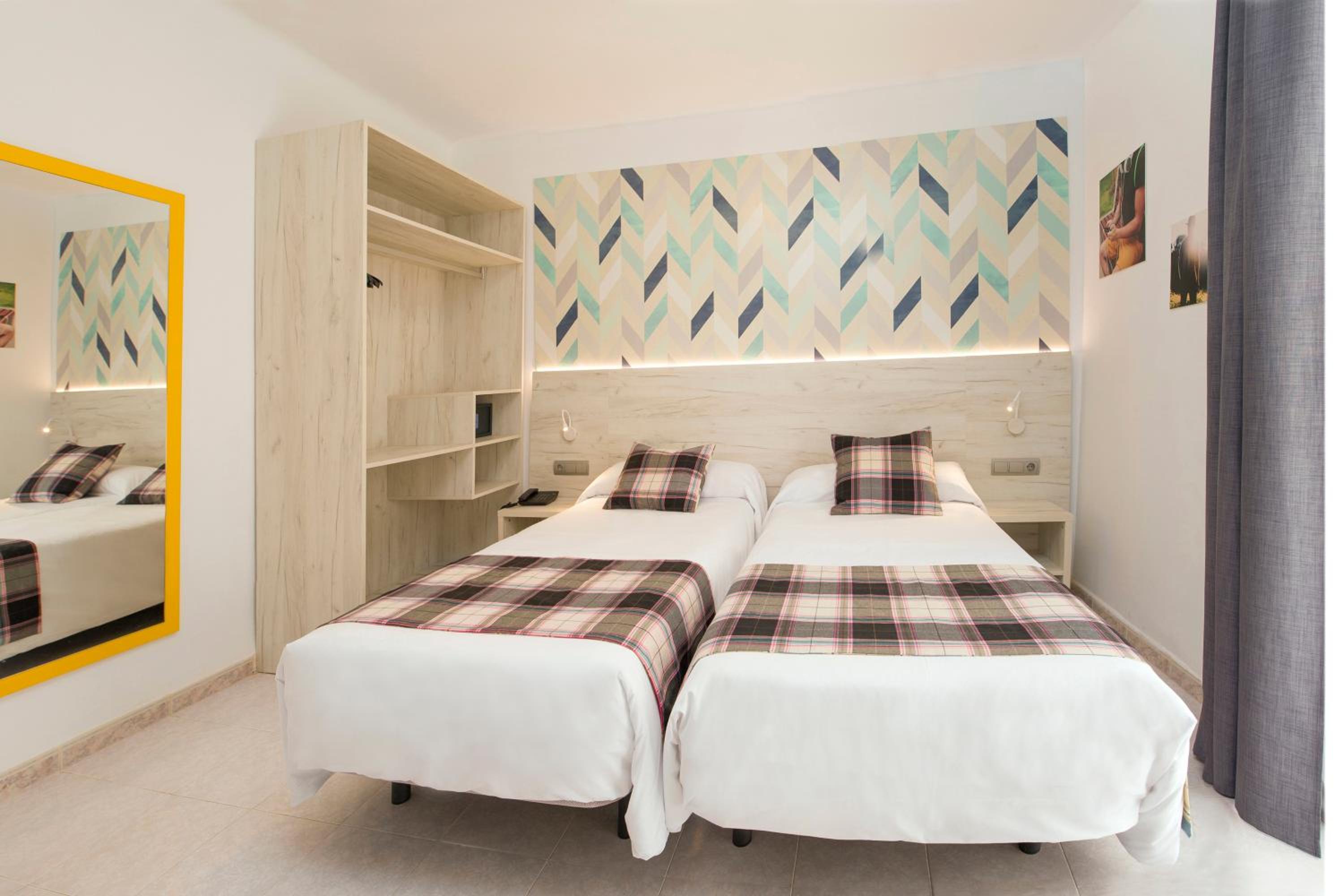 Twin Room - Photo 4