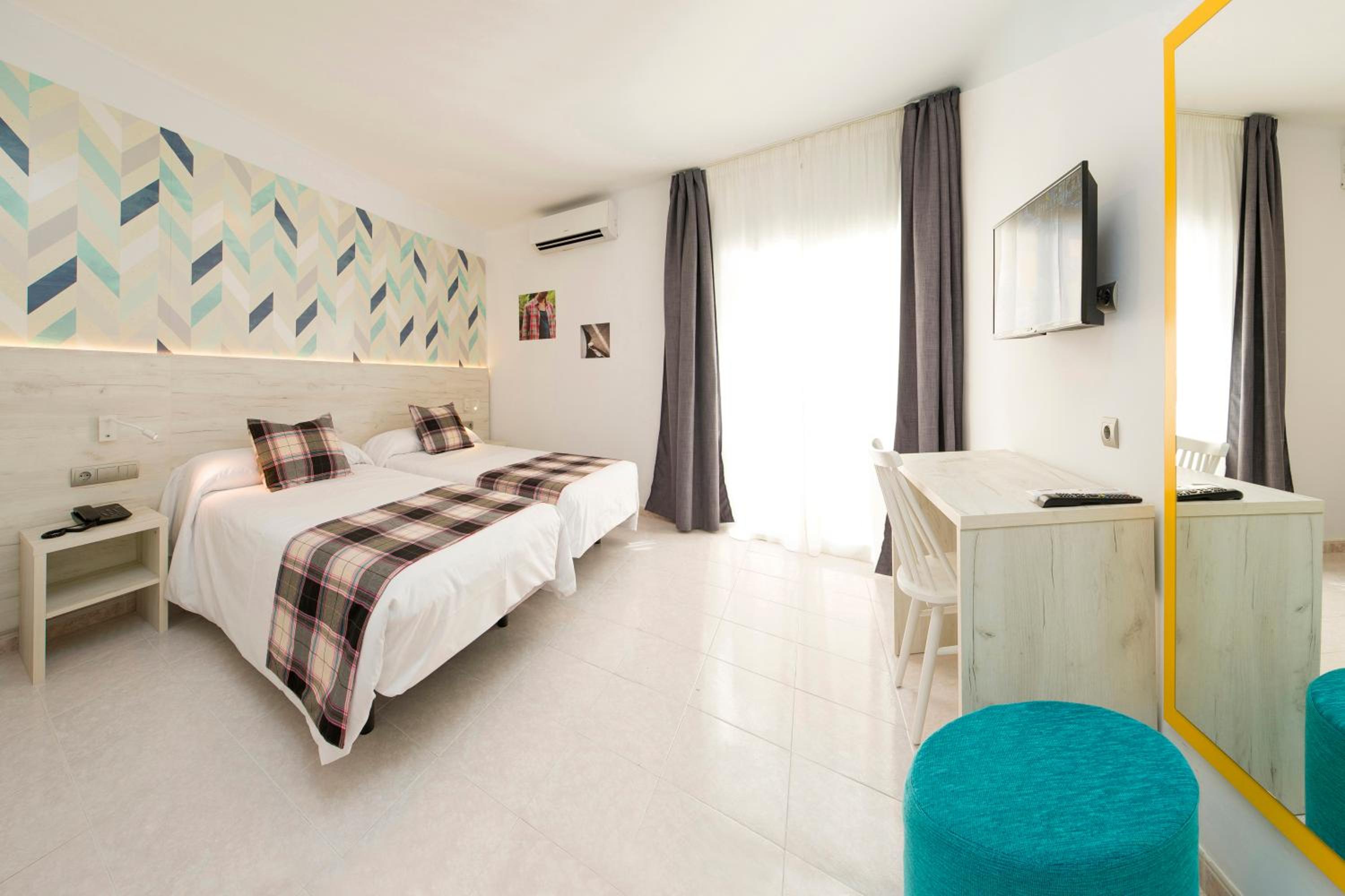 Twin Room - Photo 1