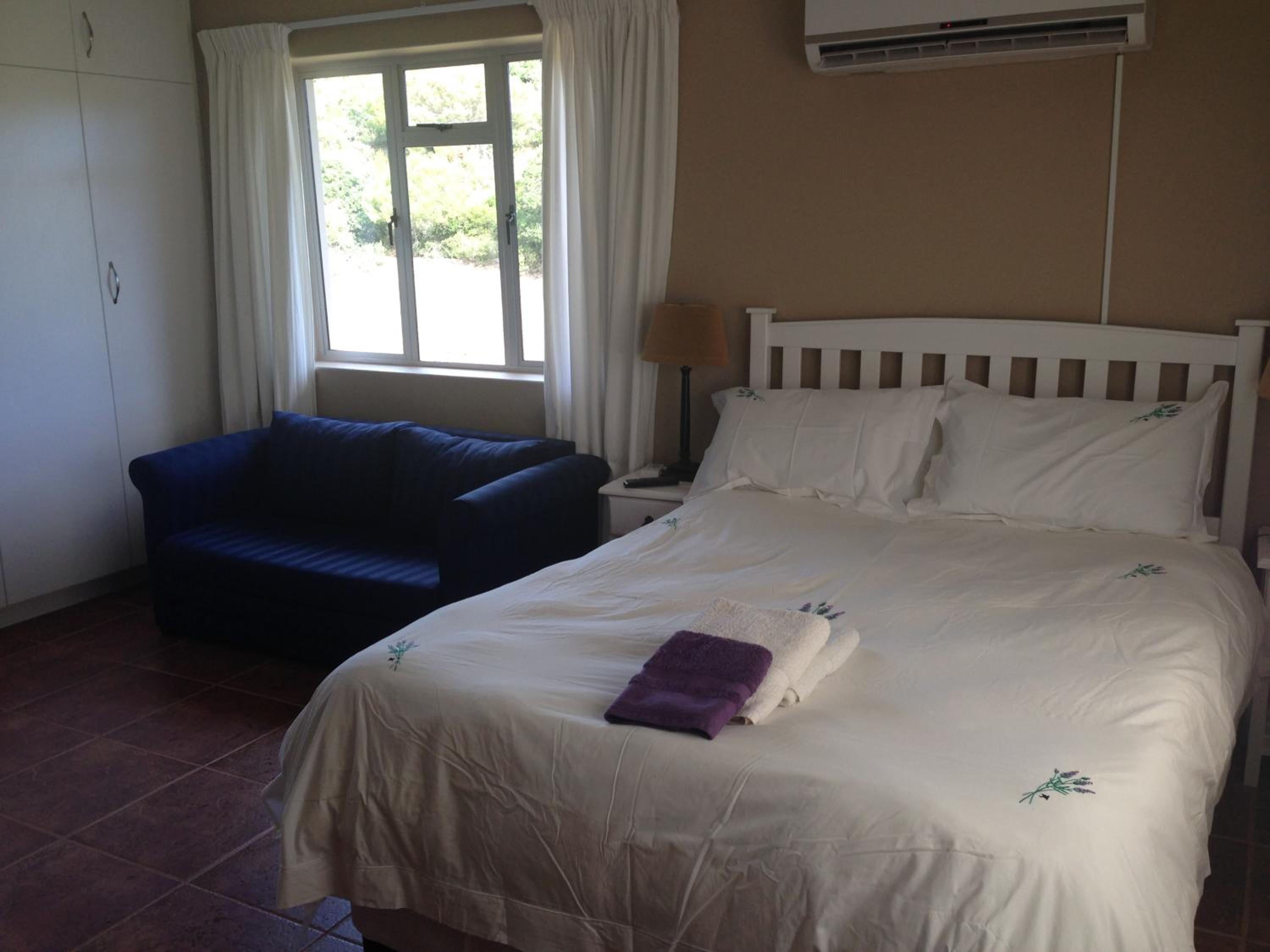 Studio Apartment - Photo 1