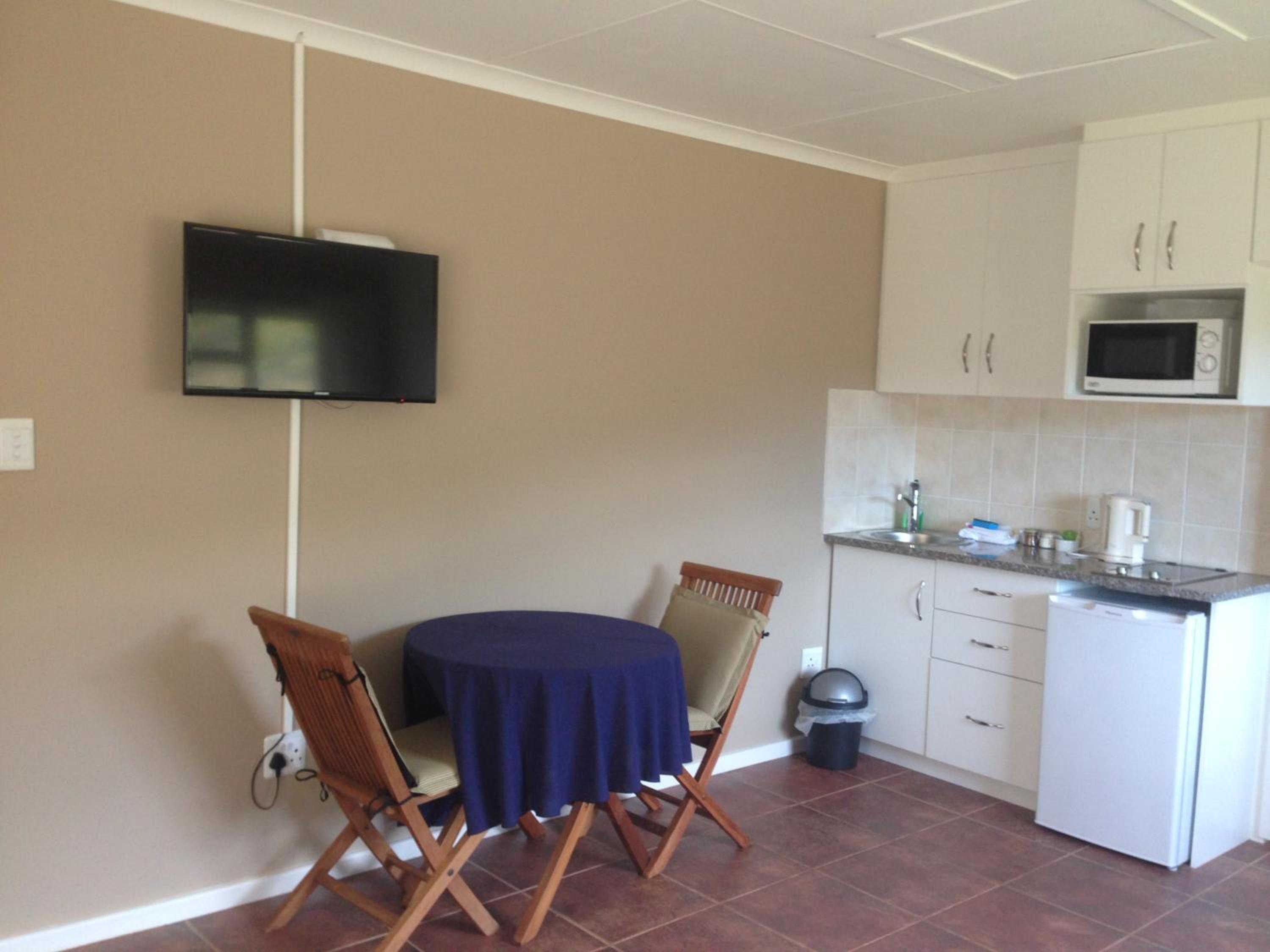 Studio Apartment - Photo 15