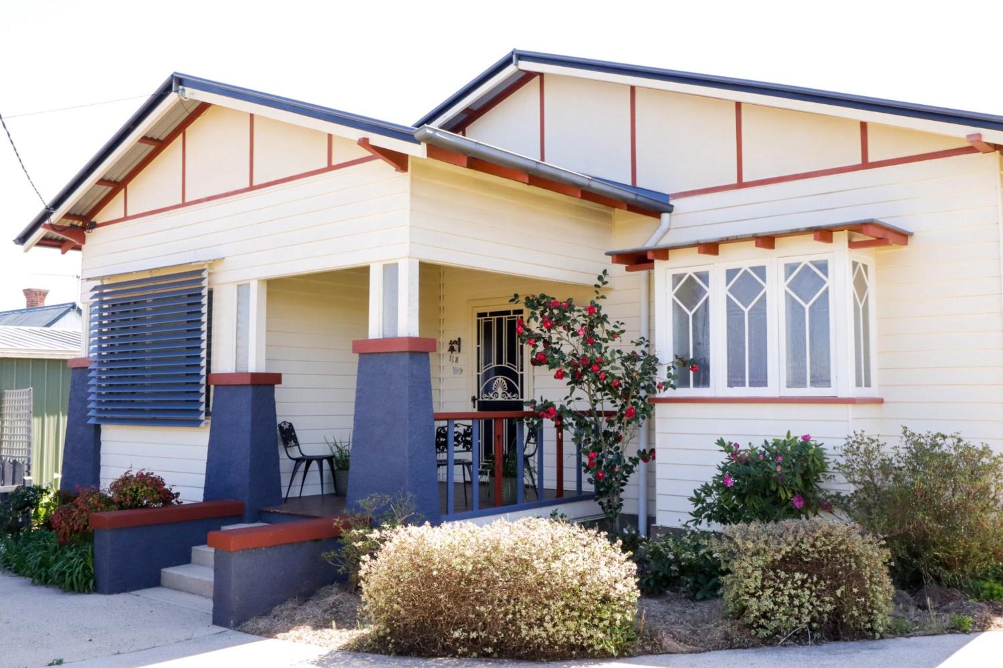 Six-Bedroom House photo 1