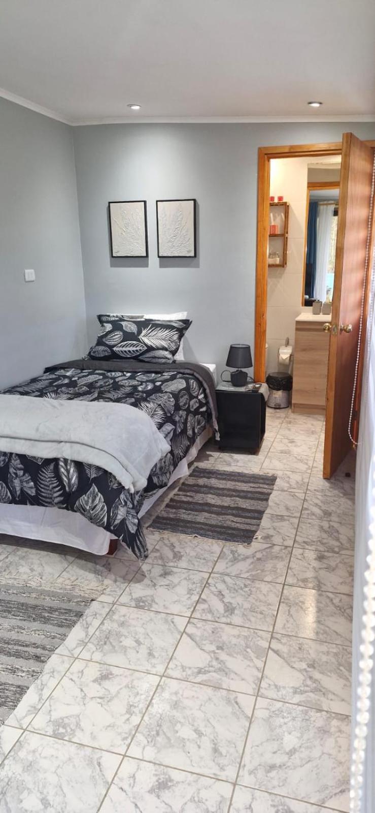 Single Room with Private Bathroom photo 3