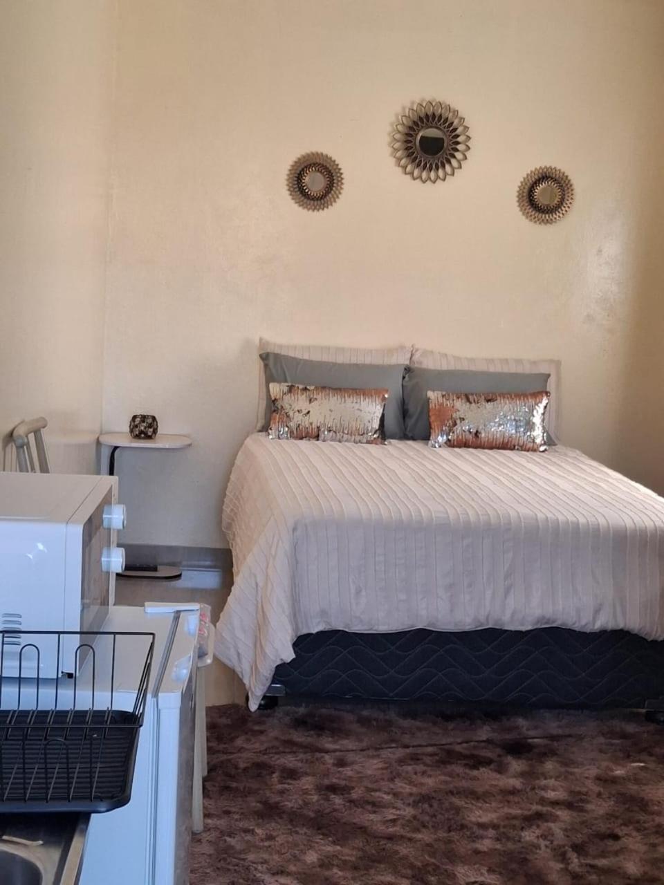 Deluxe Double Room (2 Adults + 1 Child)