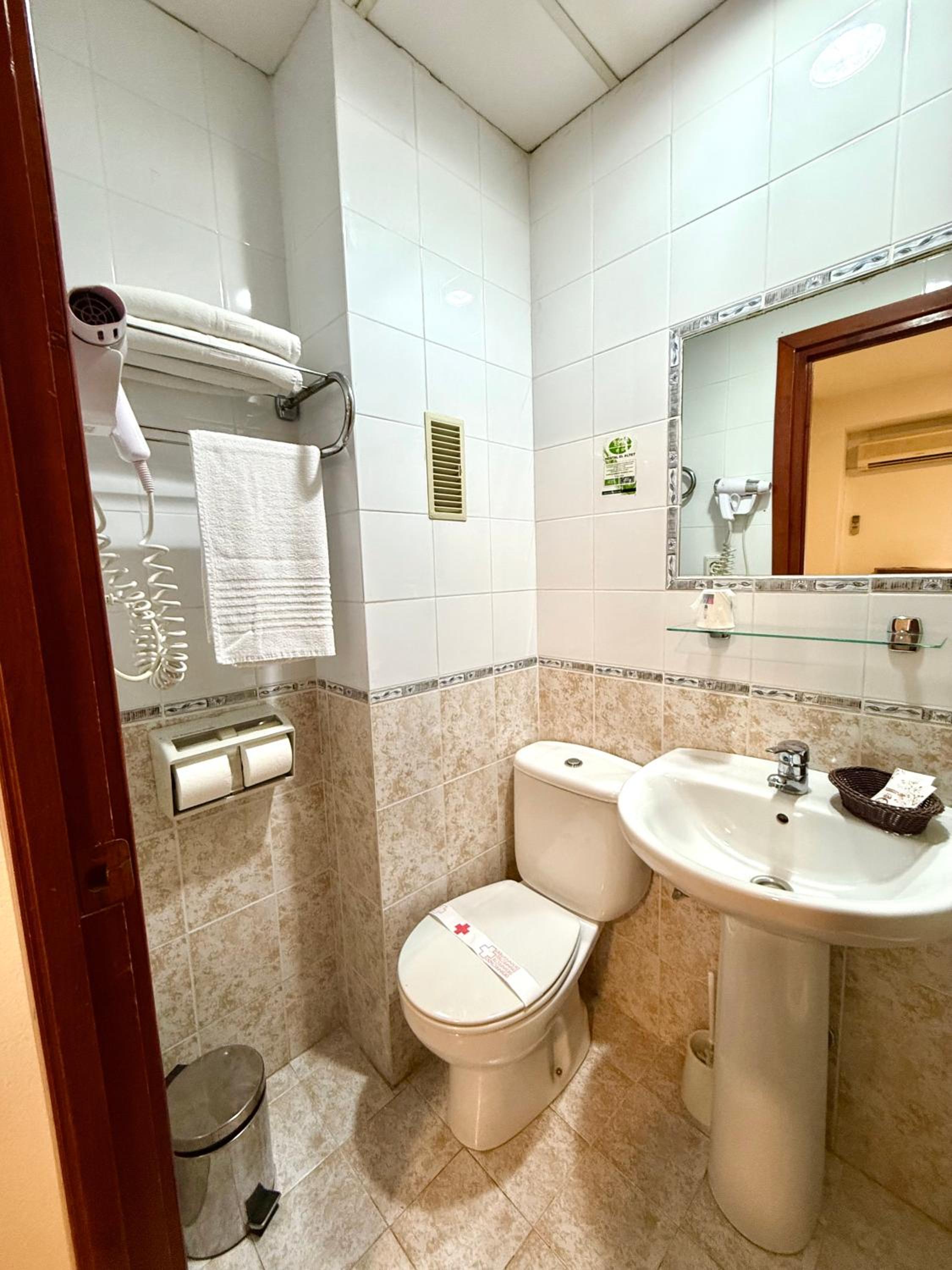 Triple Room with Private Bathroom photo 3
