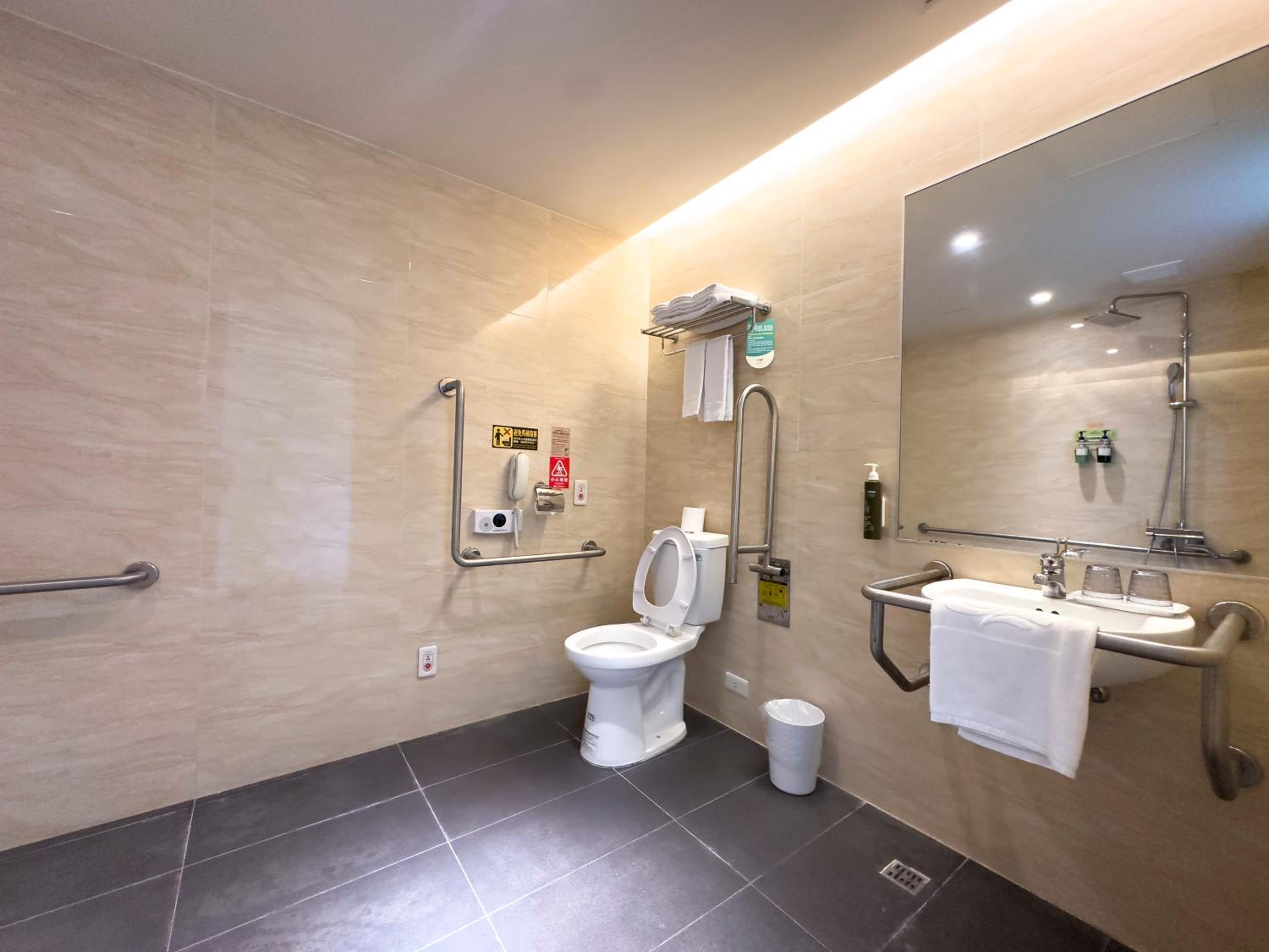 Double Room - Disability Access photo 3