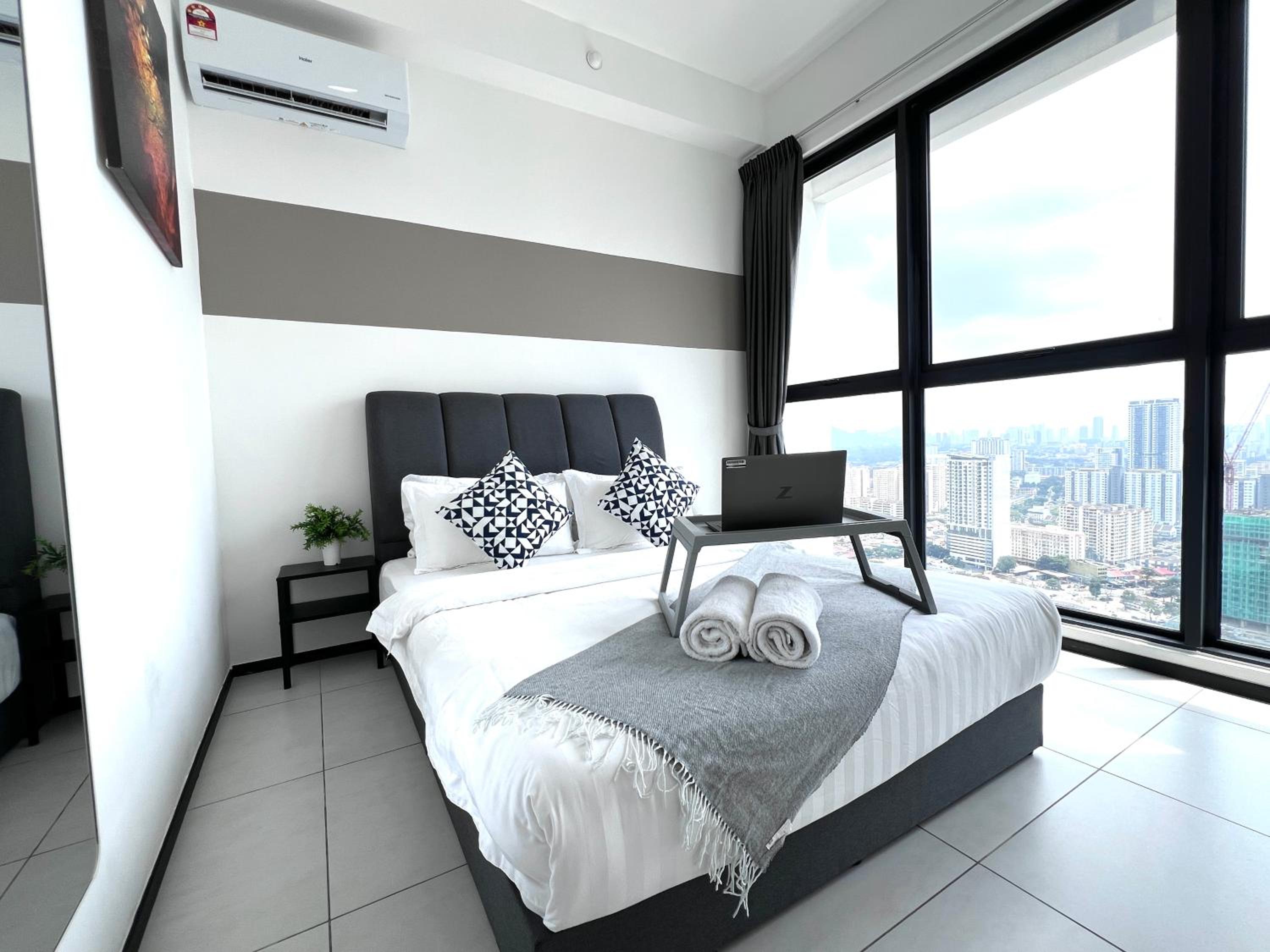 Three-Bedroom Apartment - Oceanfront photo 3