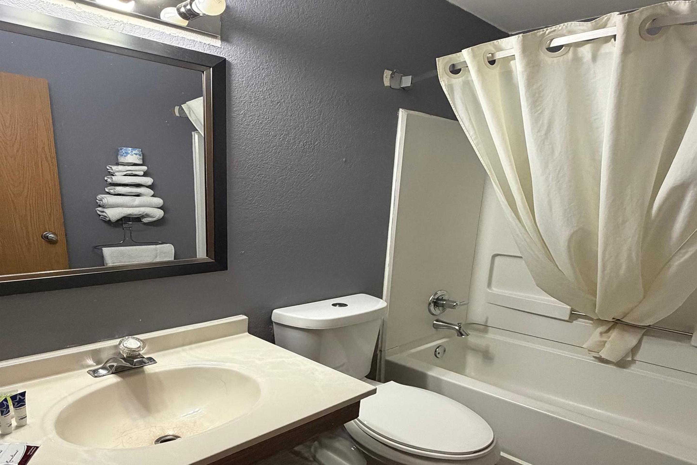 Coratel Inn and Suites by Jasper Stillwater, Photo 3