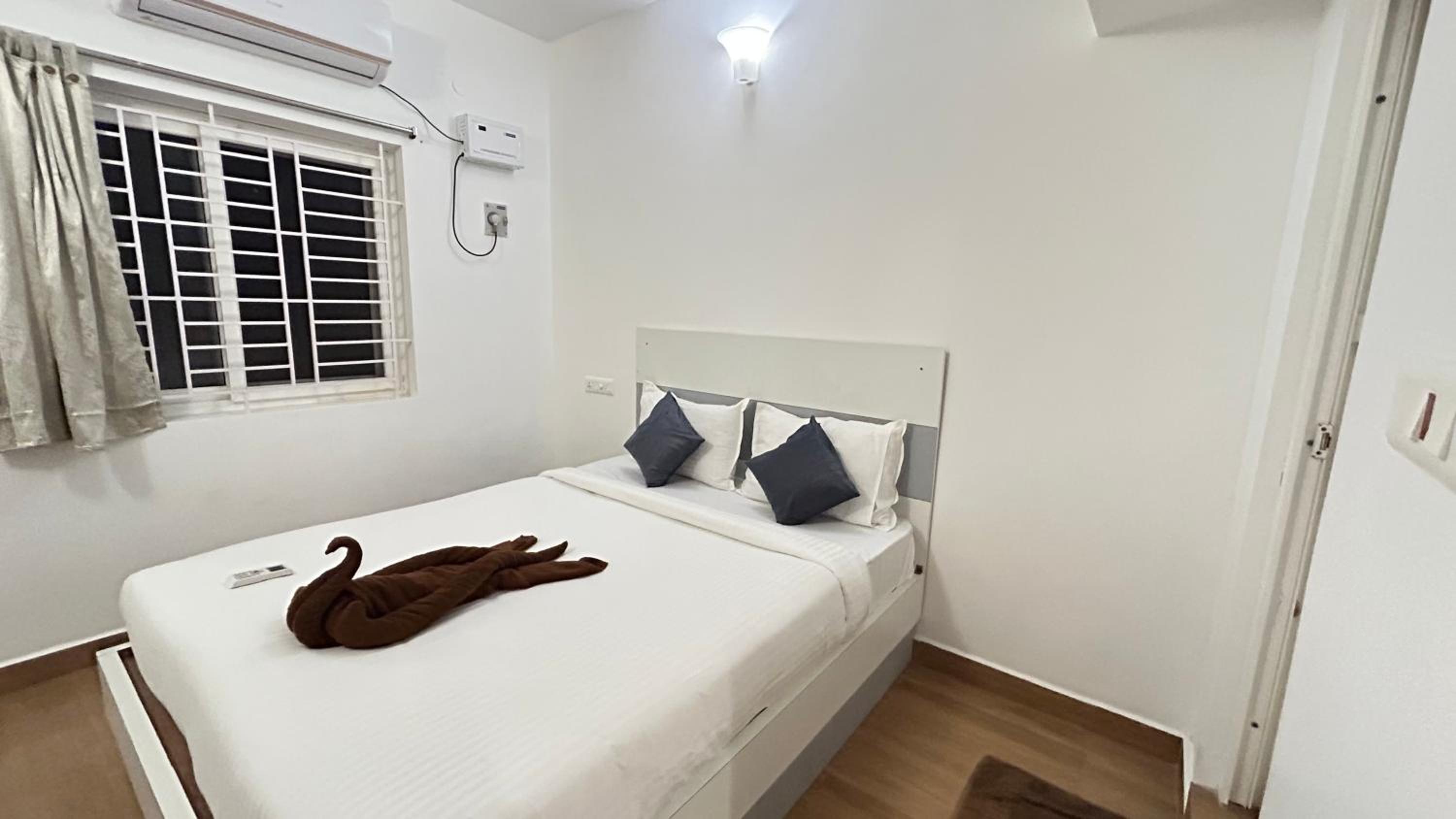 One-Bedroom Apartment - Photo 1