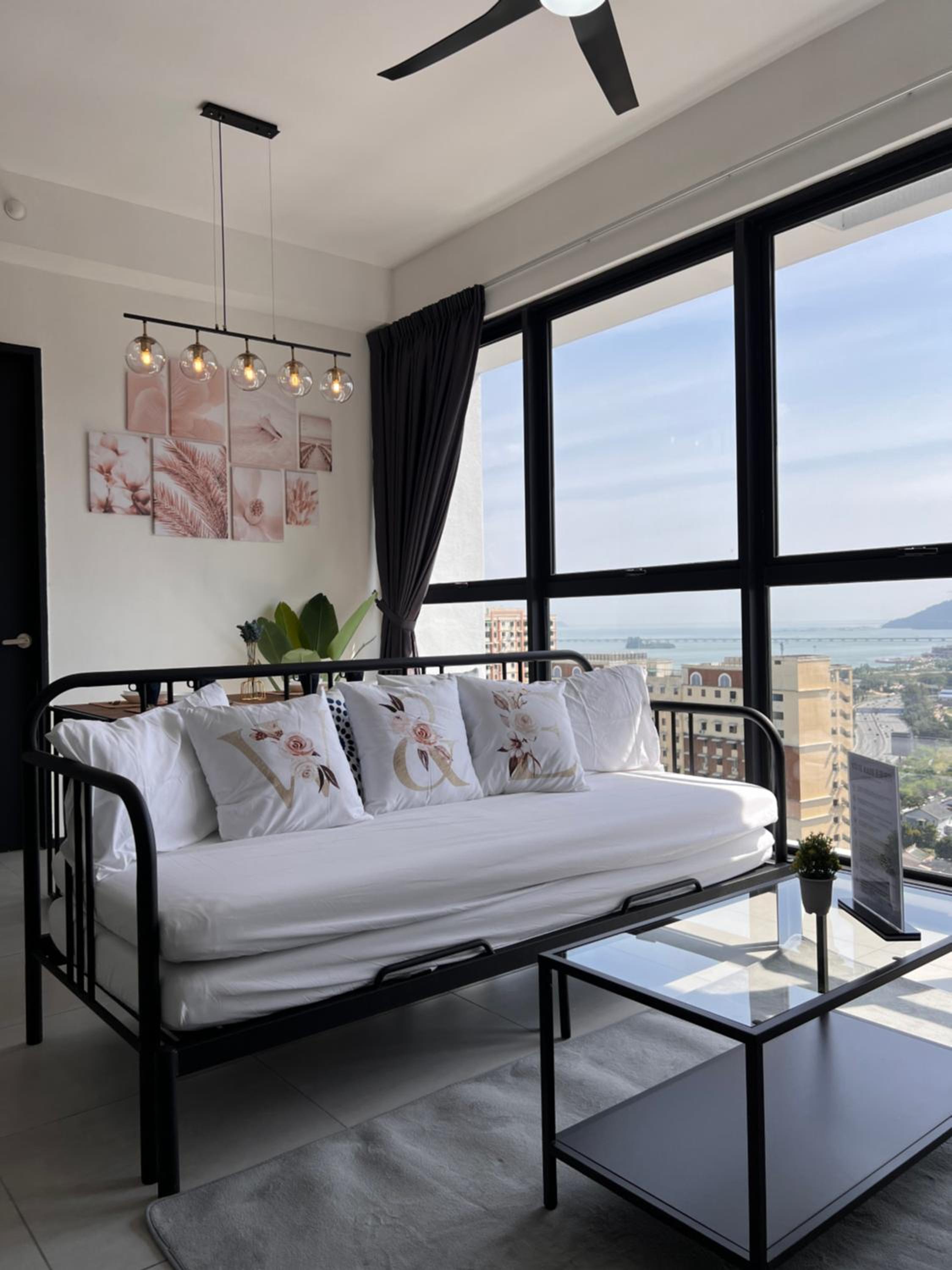 Three-Bedroom Apartment with Ocean View photo 1