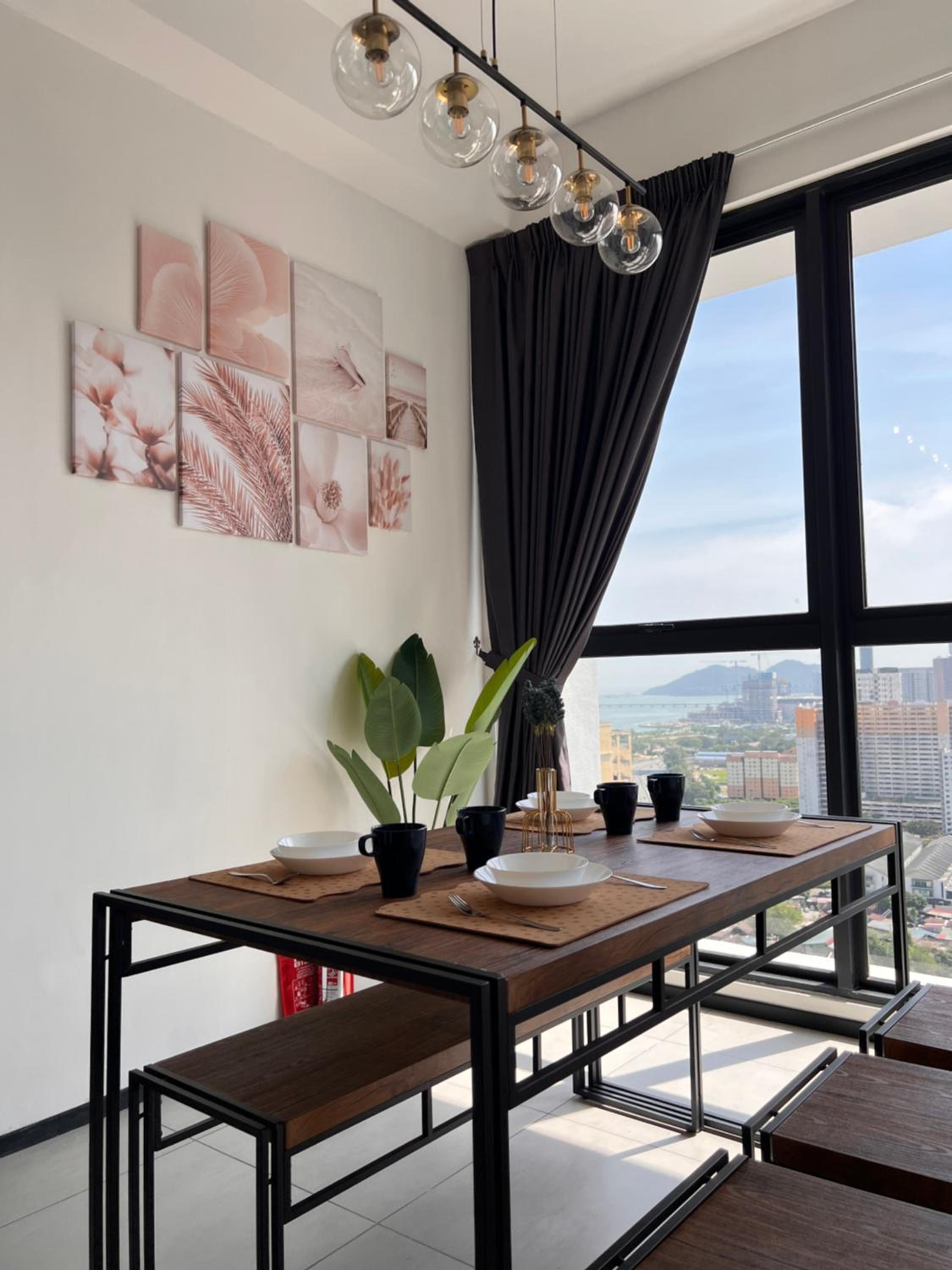 Three-Bedroom Apartment with Ocean View photo 2