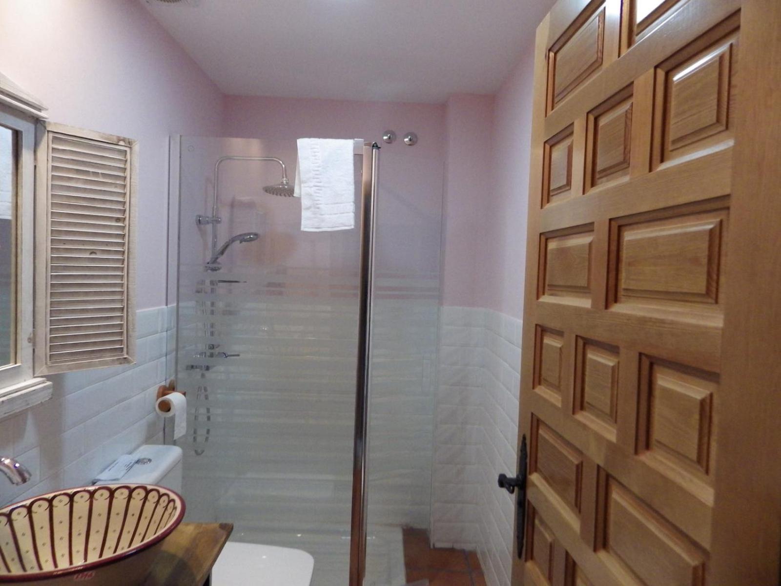 Twin Room - Photo 3