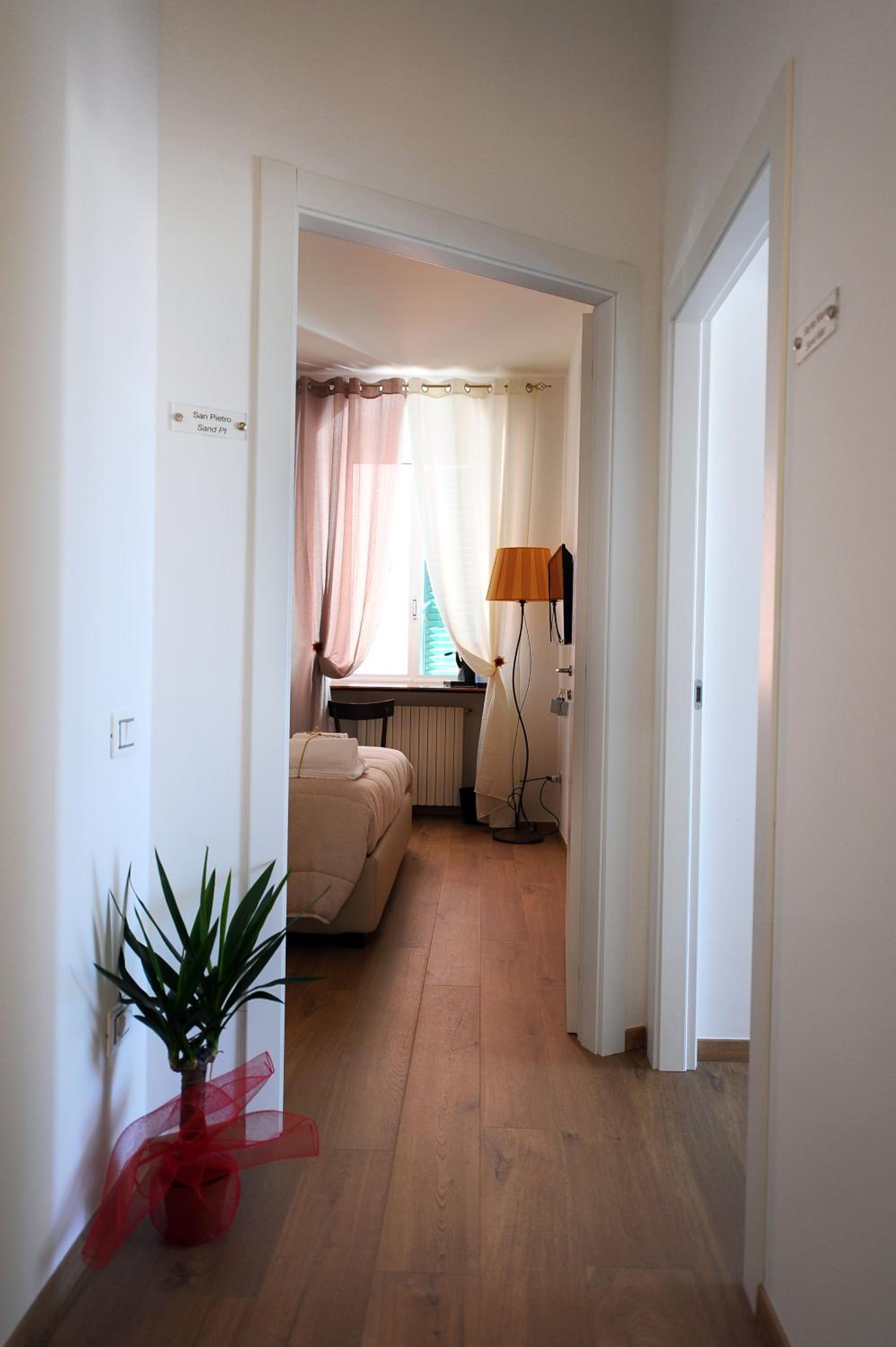 Deluxe Room - Photo 6